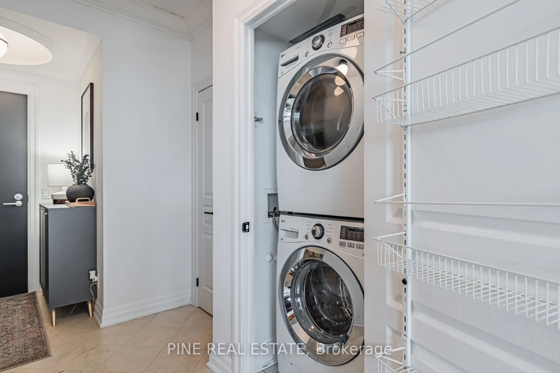 2083 Lake shore Boulevard W, #1112