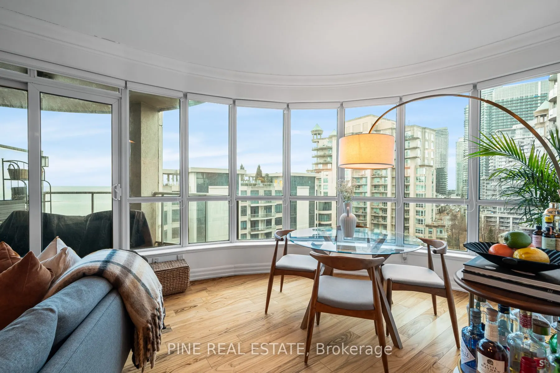 2083 Lake shore Boulevard W, #1112
