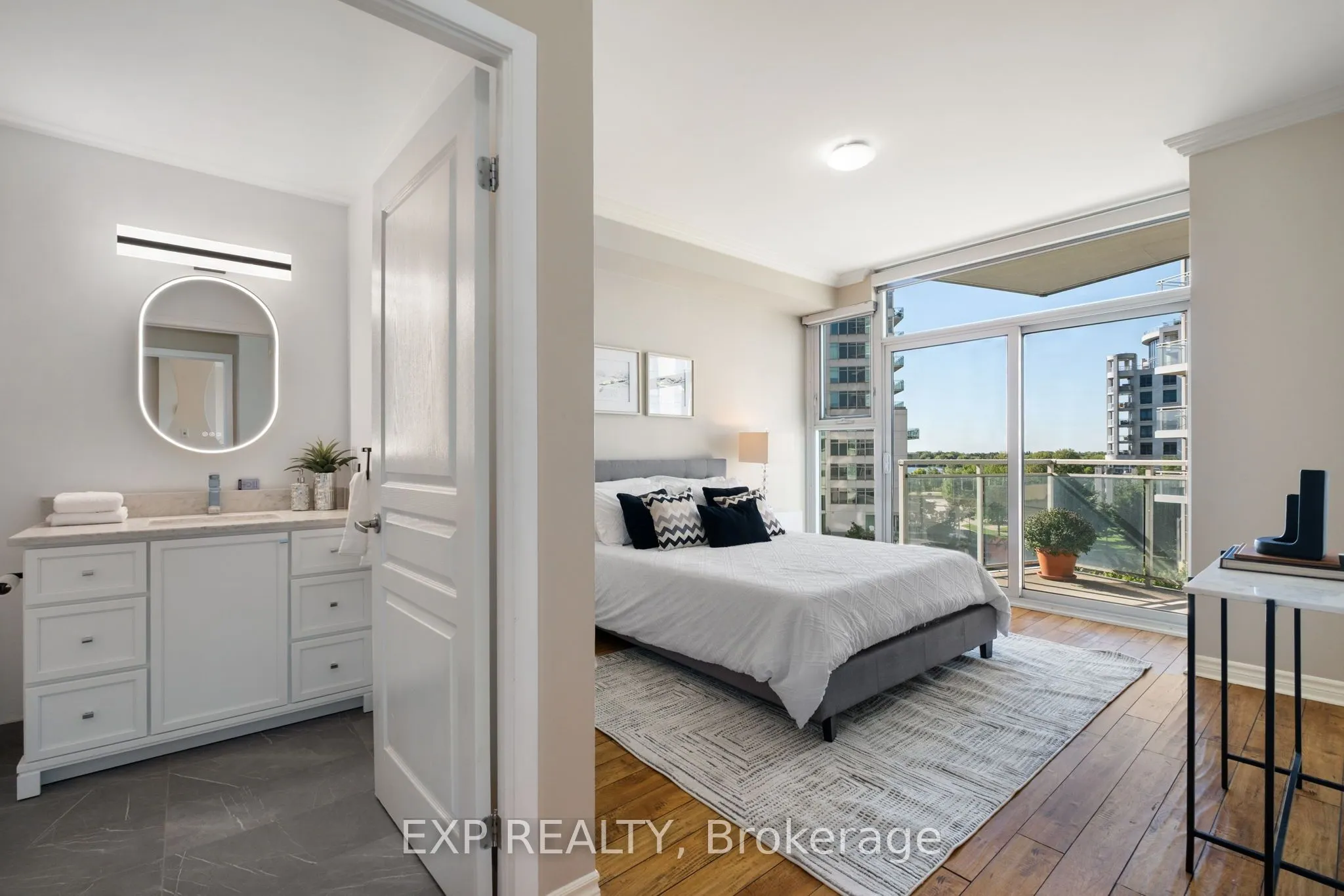 2067 lake shore Boulevard, #9