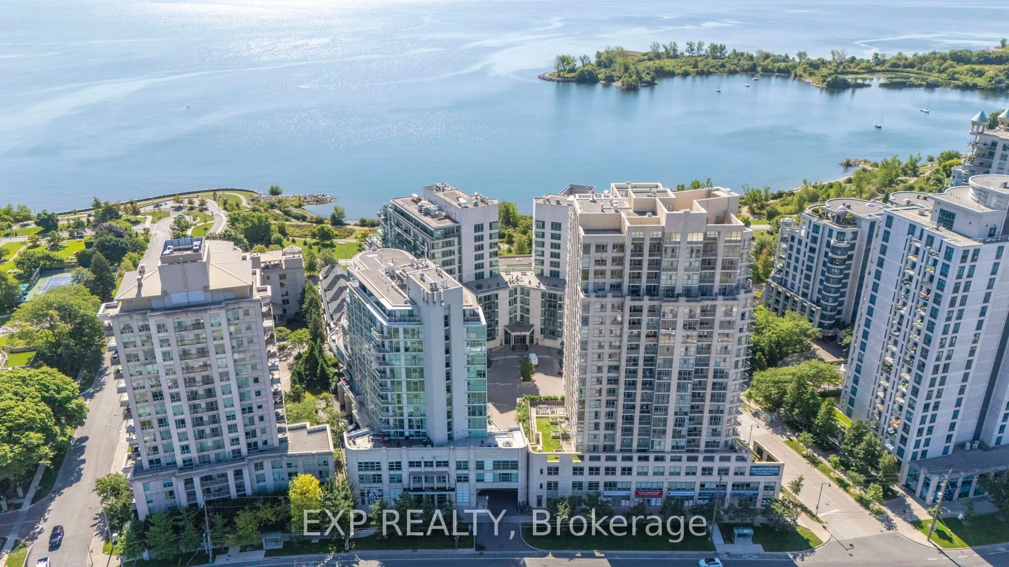 2067 lake shore Boulevard, #9