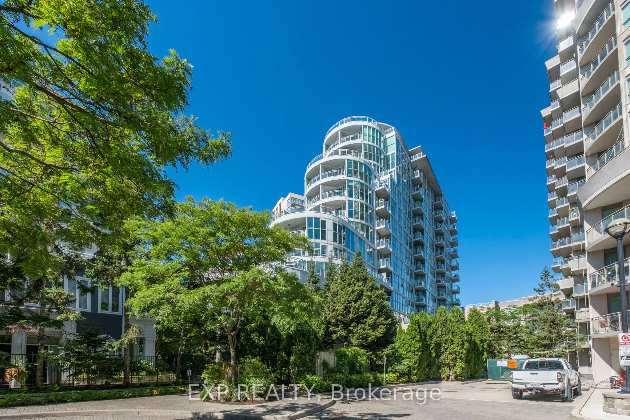 2067 lake shore Boulevard, #9