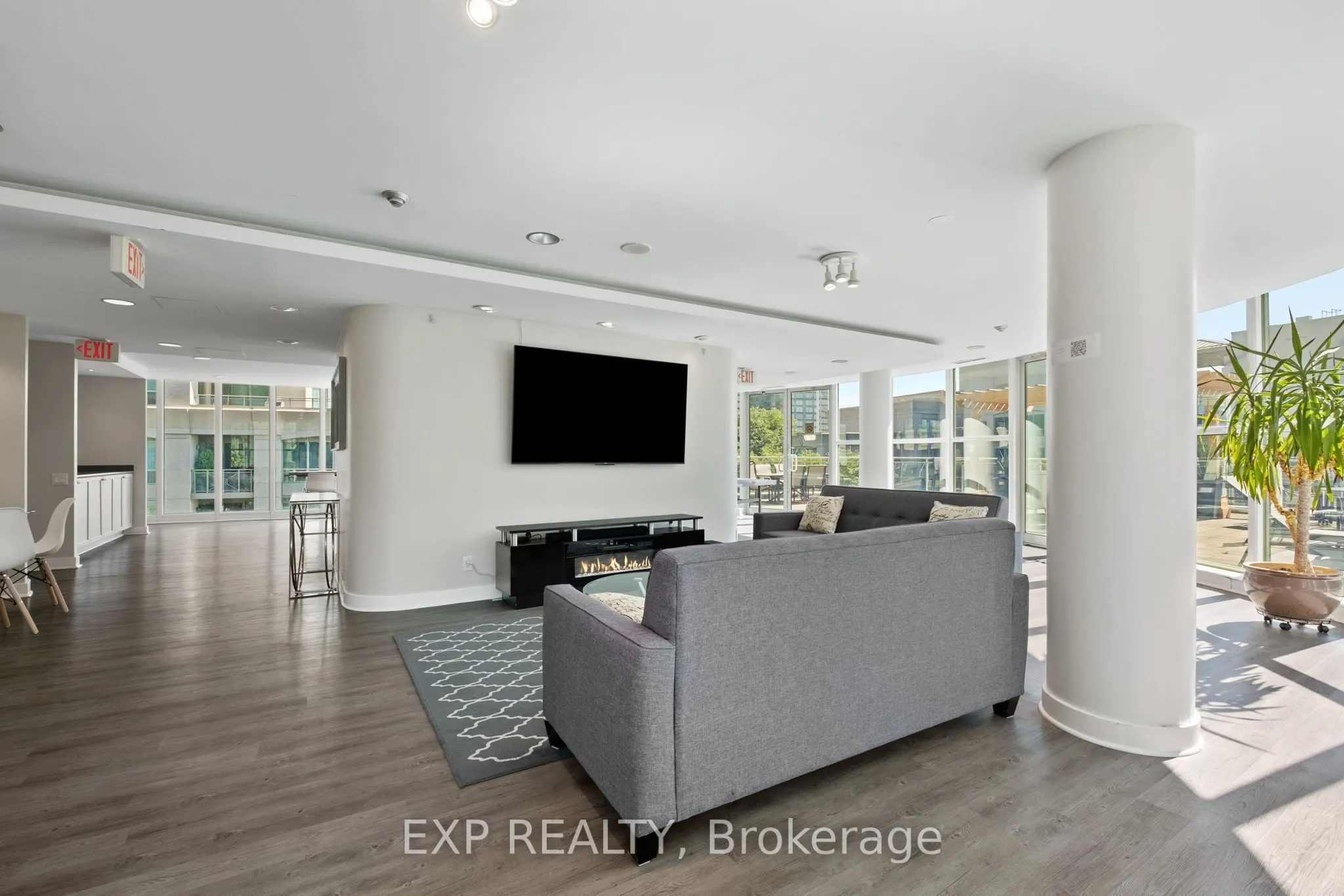 2067 lake shore Boulevard, #9
