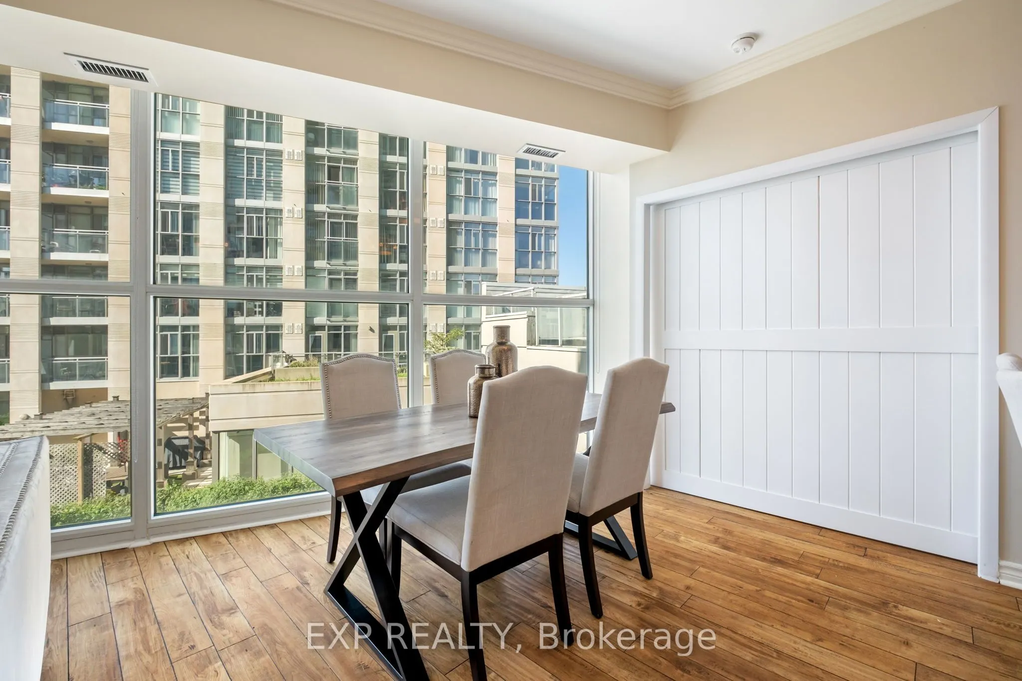 2067 lake shore Boulevard, #9