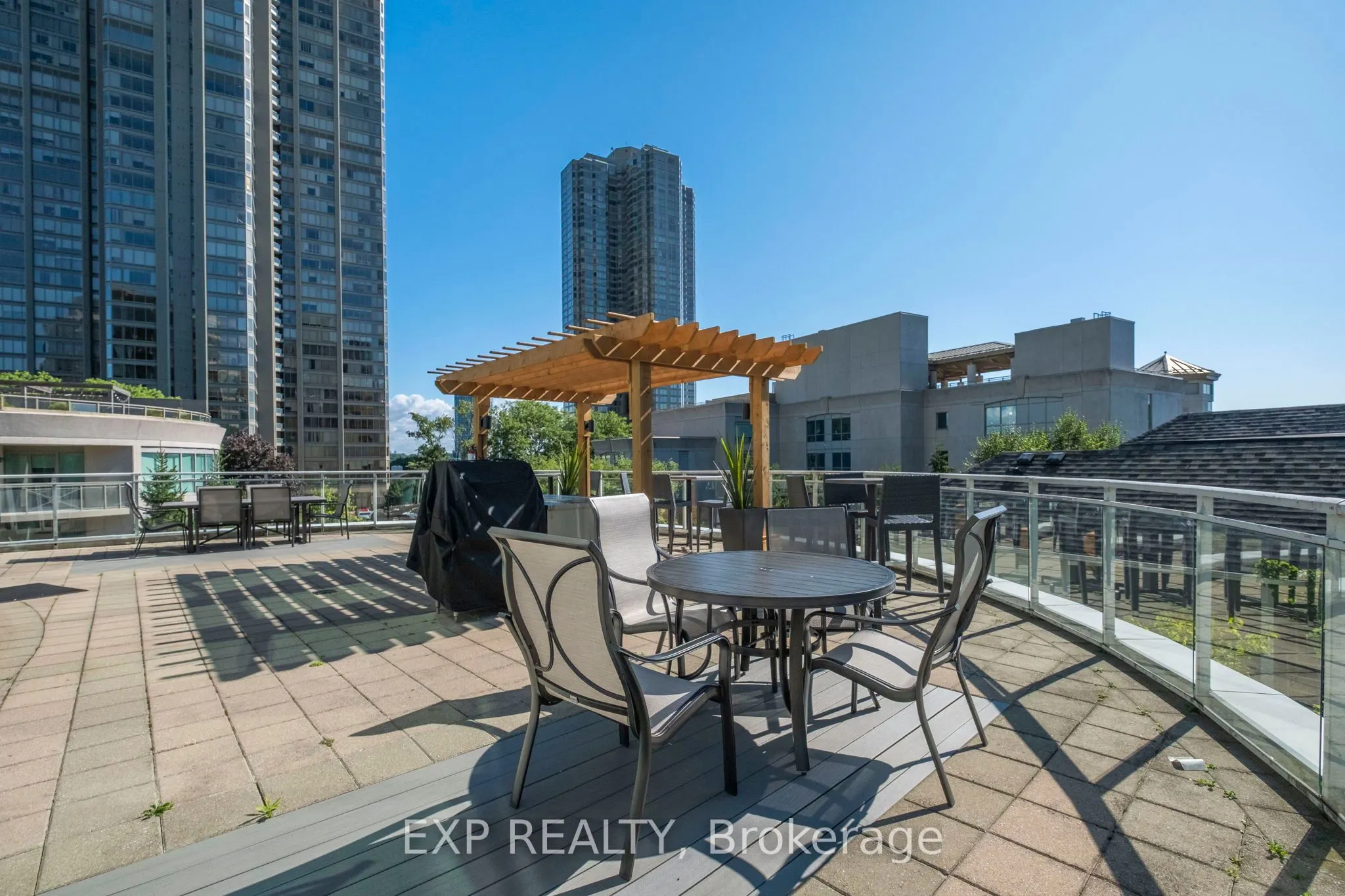 2067 lake shore Boulevard, #9