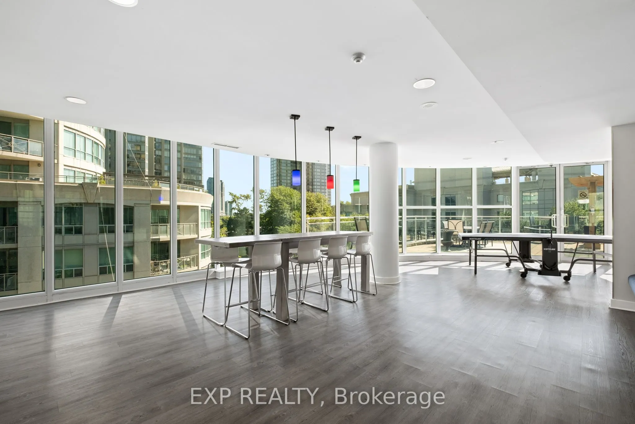2067 lake shore Boulevard, #9