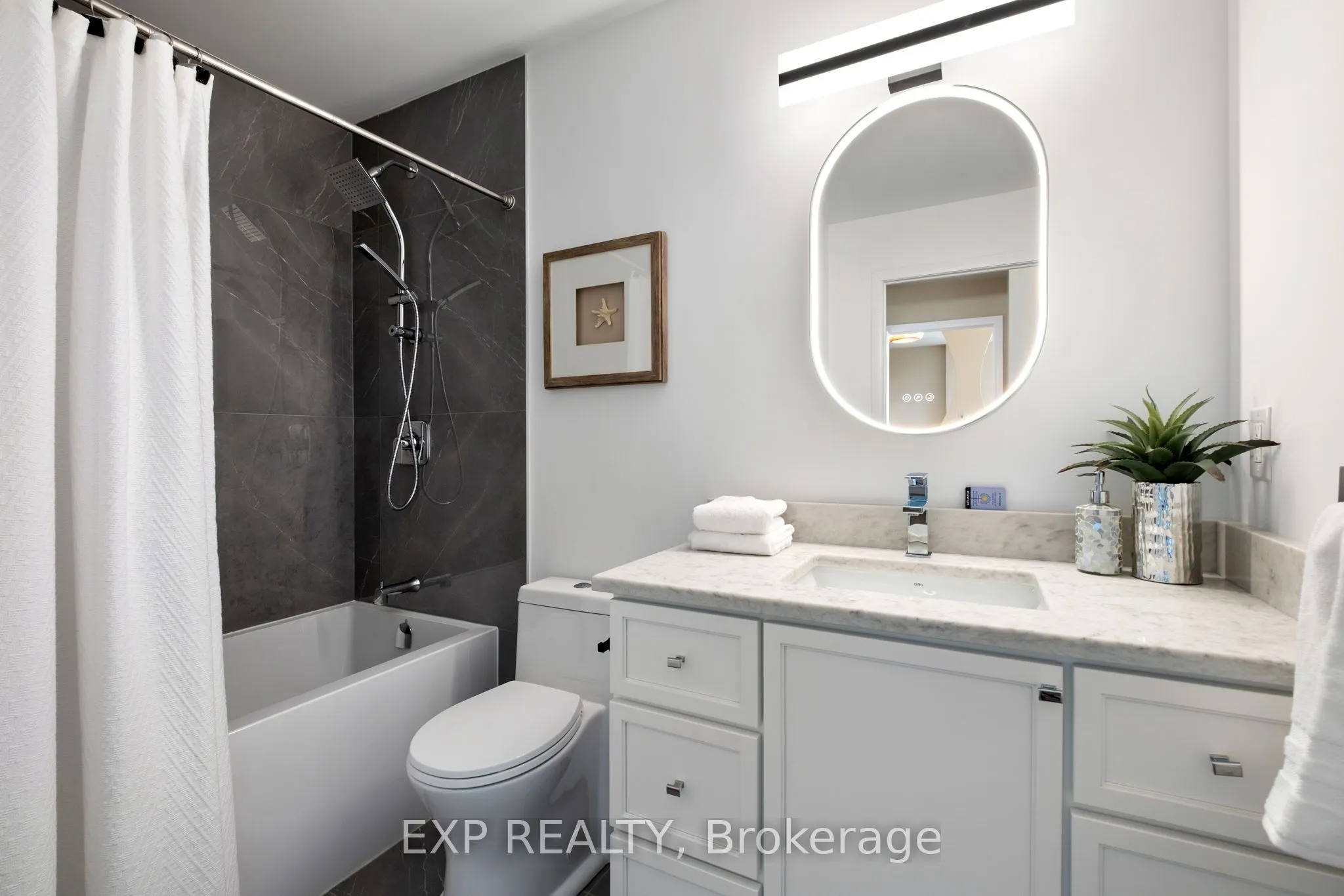 2067 lake shore Boulevard, #9