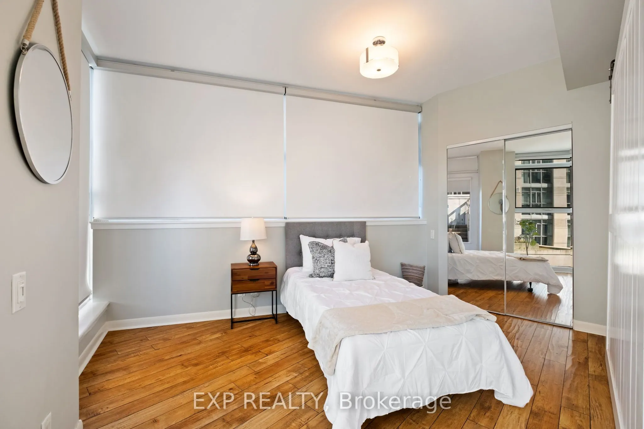 2067 lake shore Boulevard, #9