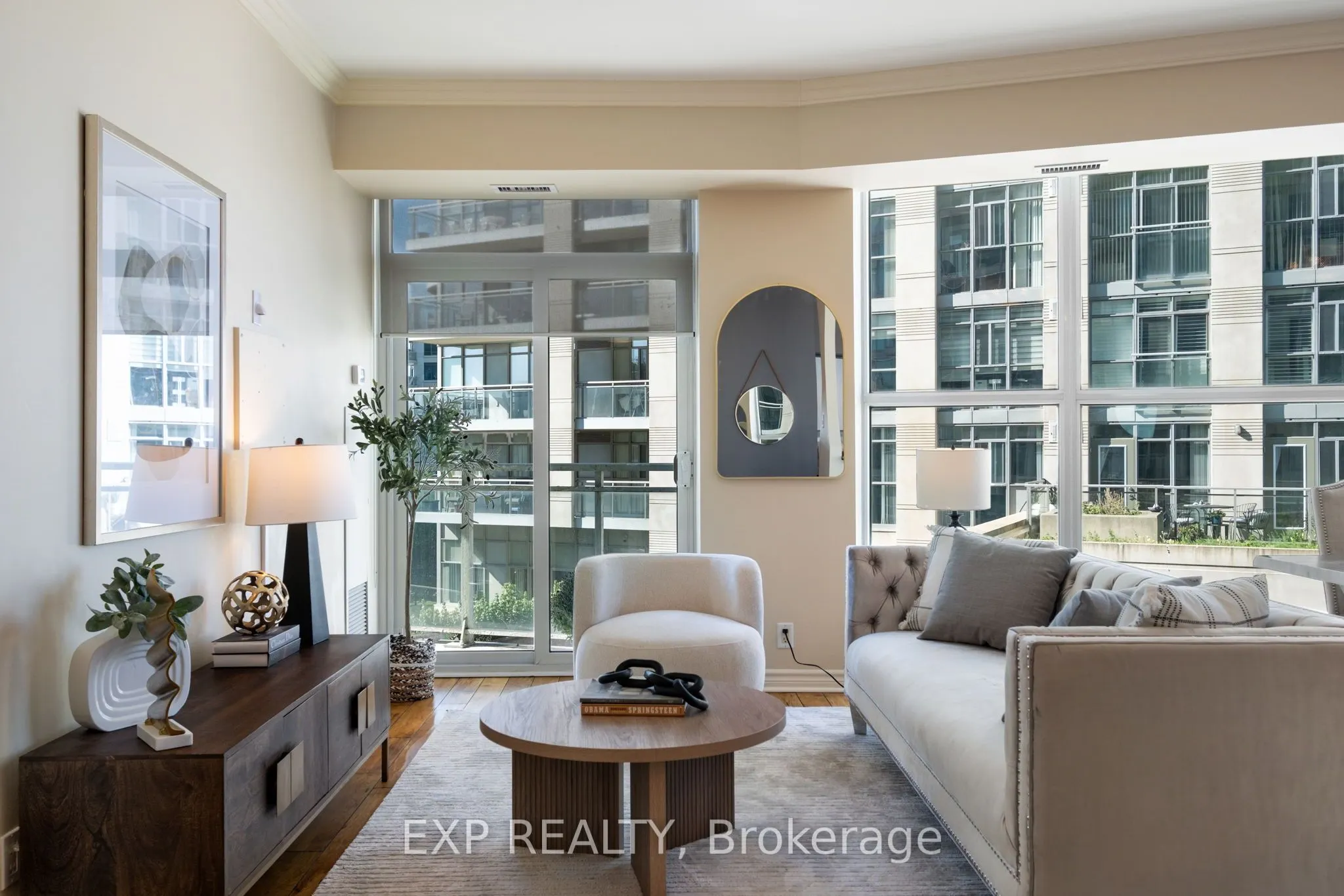 2067 lake shore Boulevard, #9