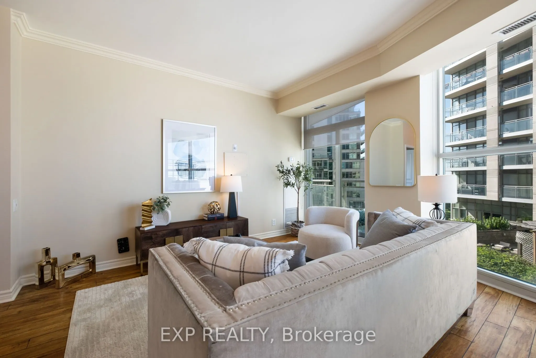 2067 lake shore Boulevard, #9