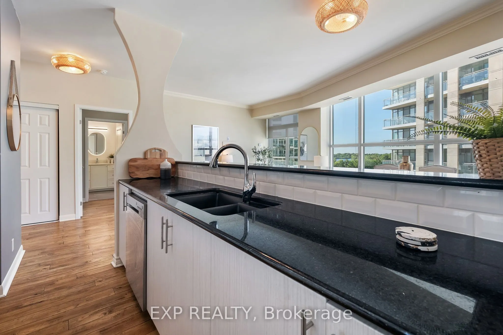 2067 lake shore Boulevard, #9