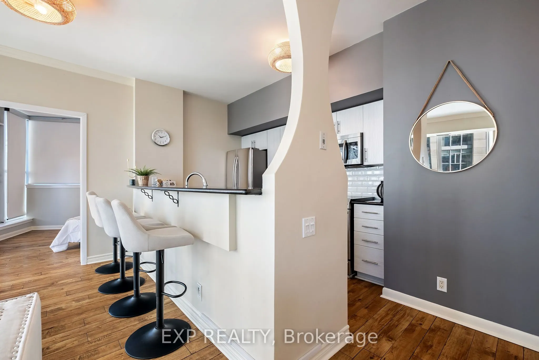 2067 lake shore Boulevard, #9