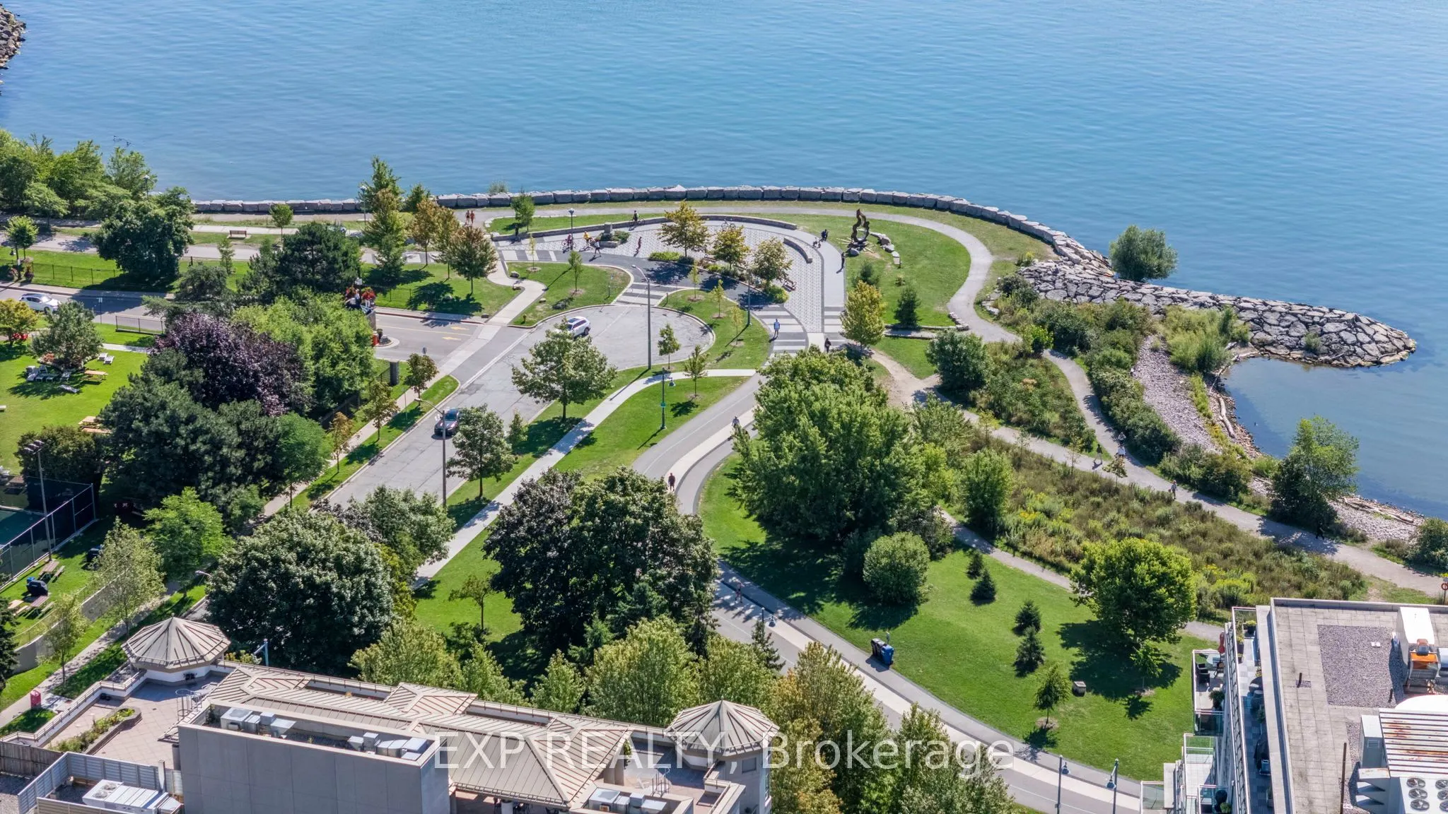 2067 lake shore Boulevard, #9