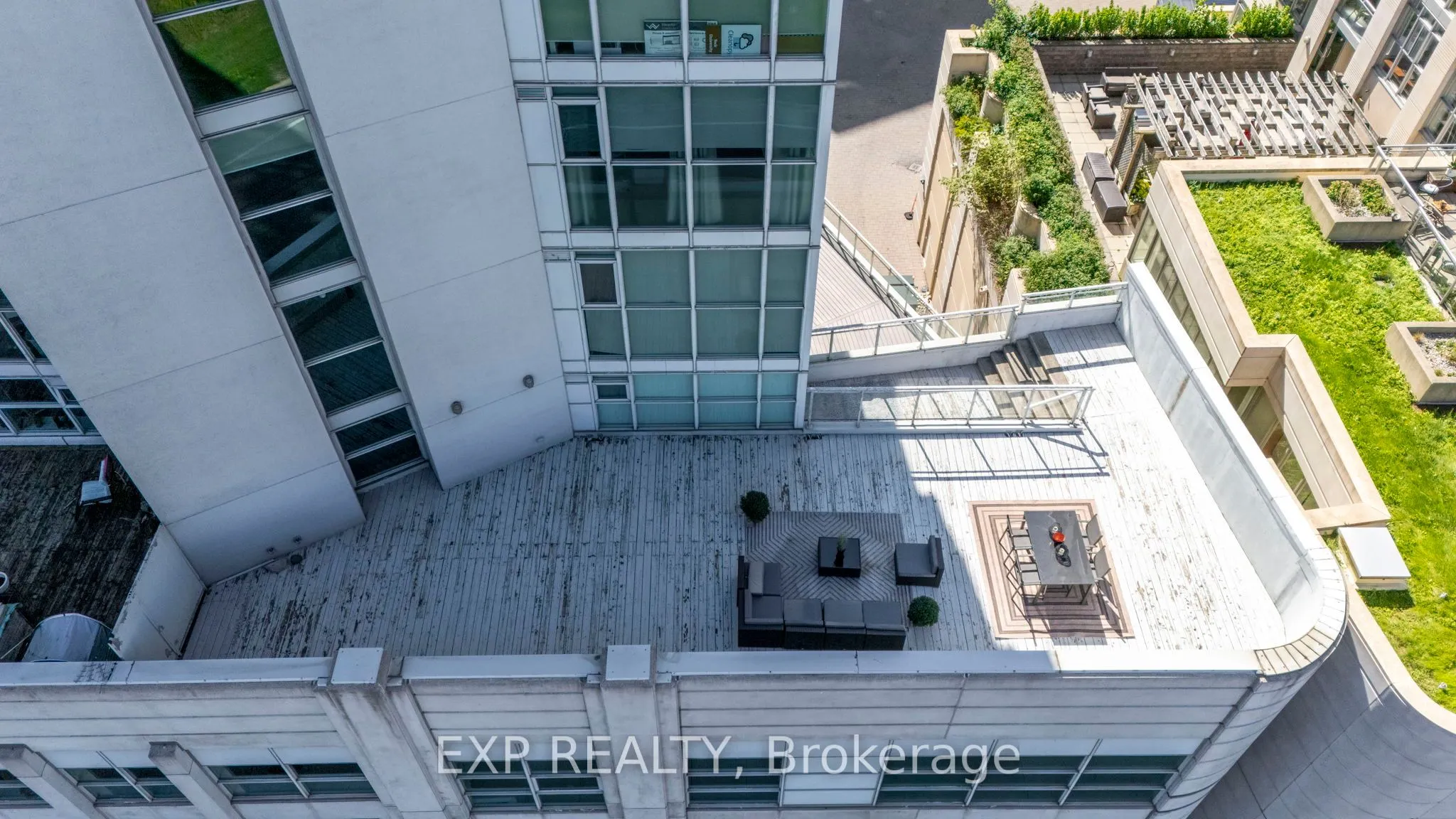 2067 lake shore Boulevard, #9