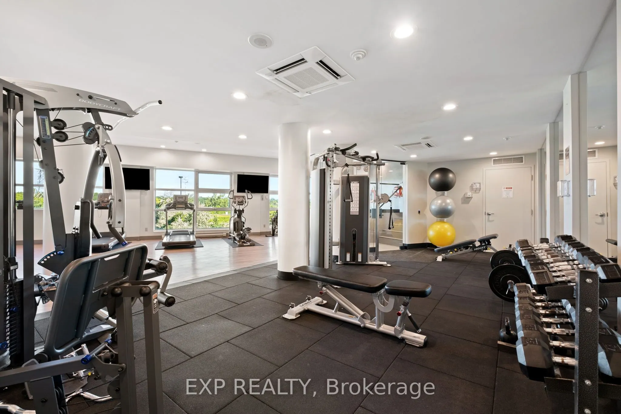 2067 lake shore Boulevard, #9