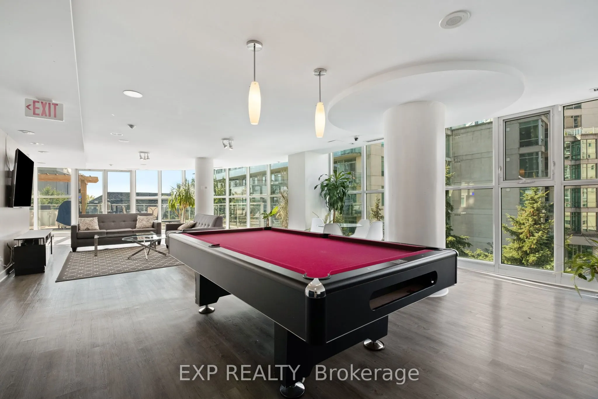 2067 lake shore Boulevard, #9