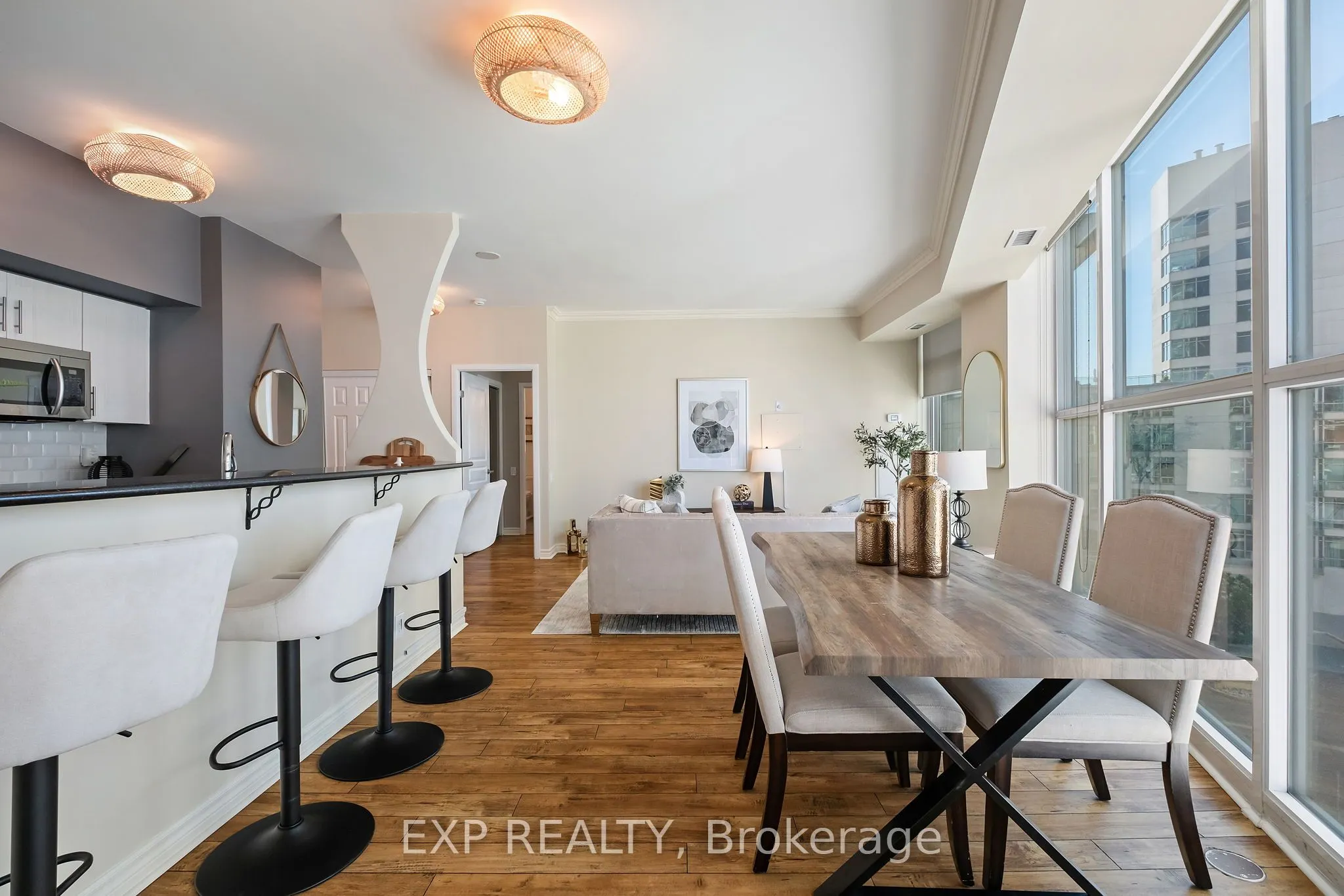 2067 lake shore Boulevard, #9