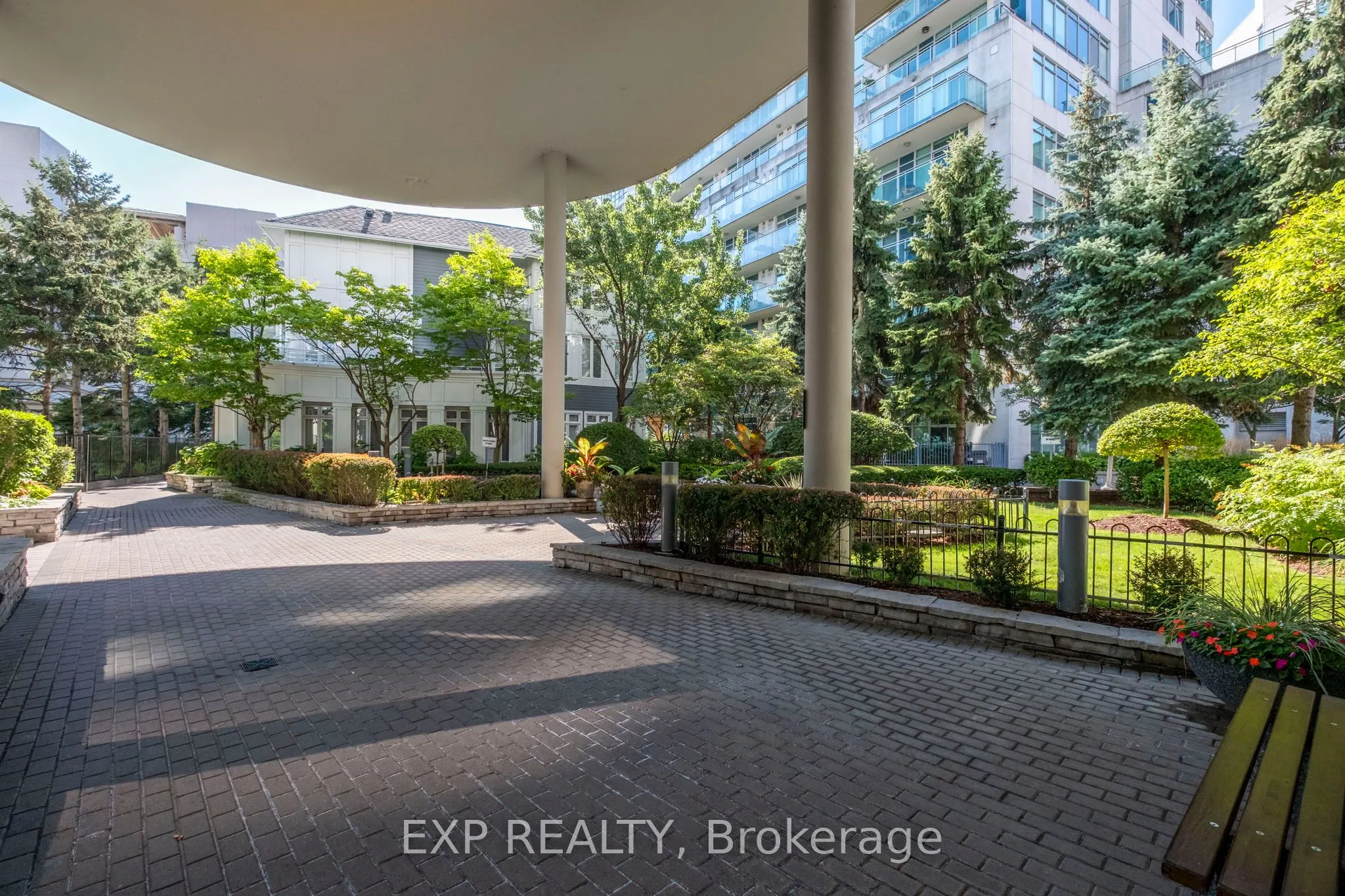 2067 lake shore Boulevard, #9