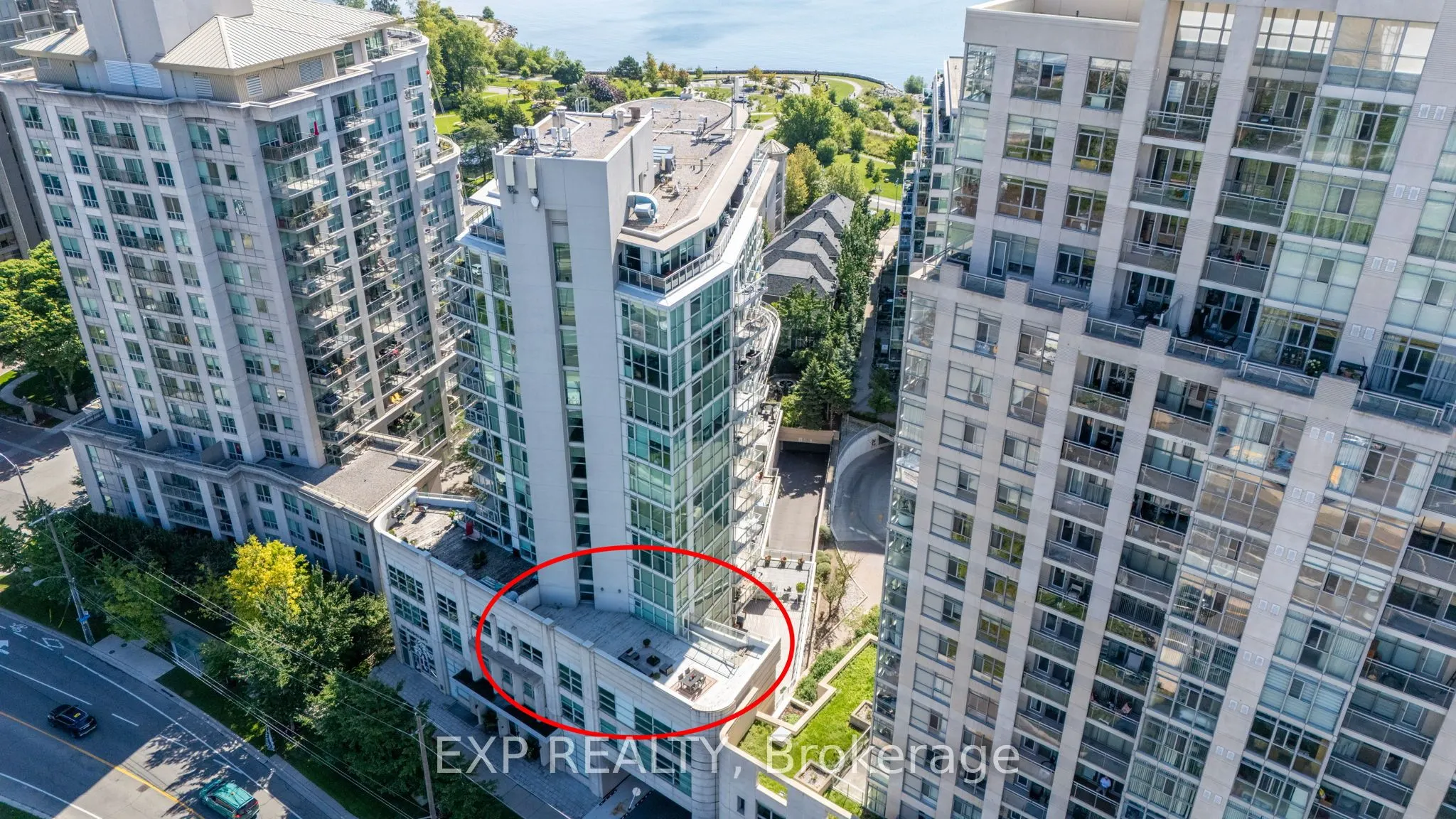 2067 lake shore Boulevard, #9