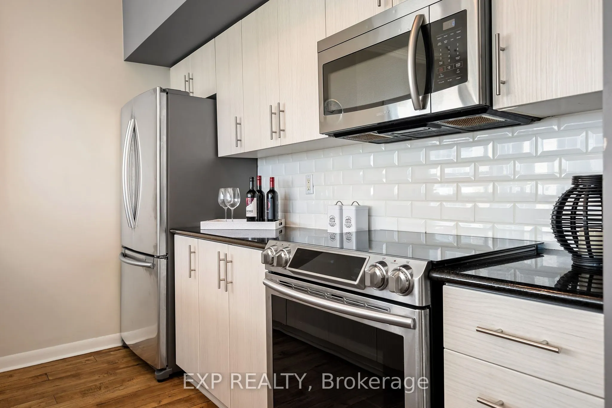 2067 lake shore Boulevard, #9