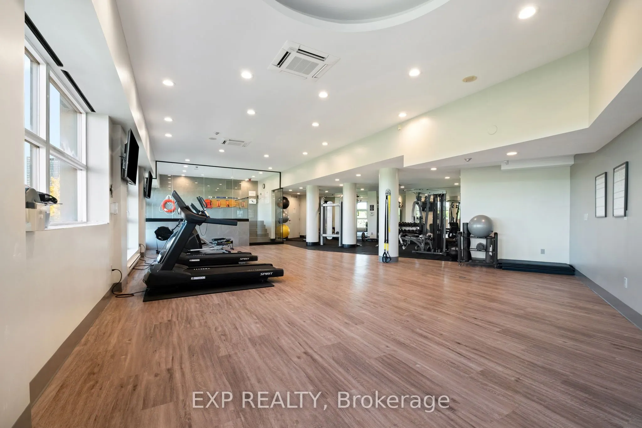 2067 lake shore Boulevard, #9
