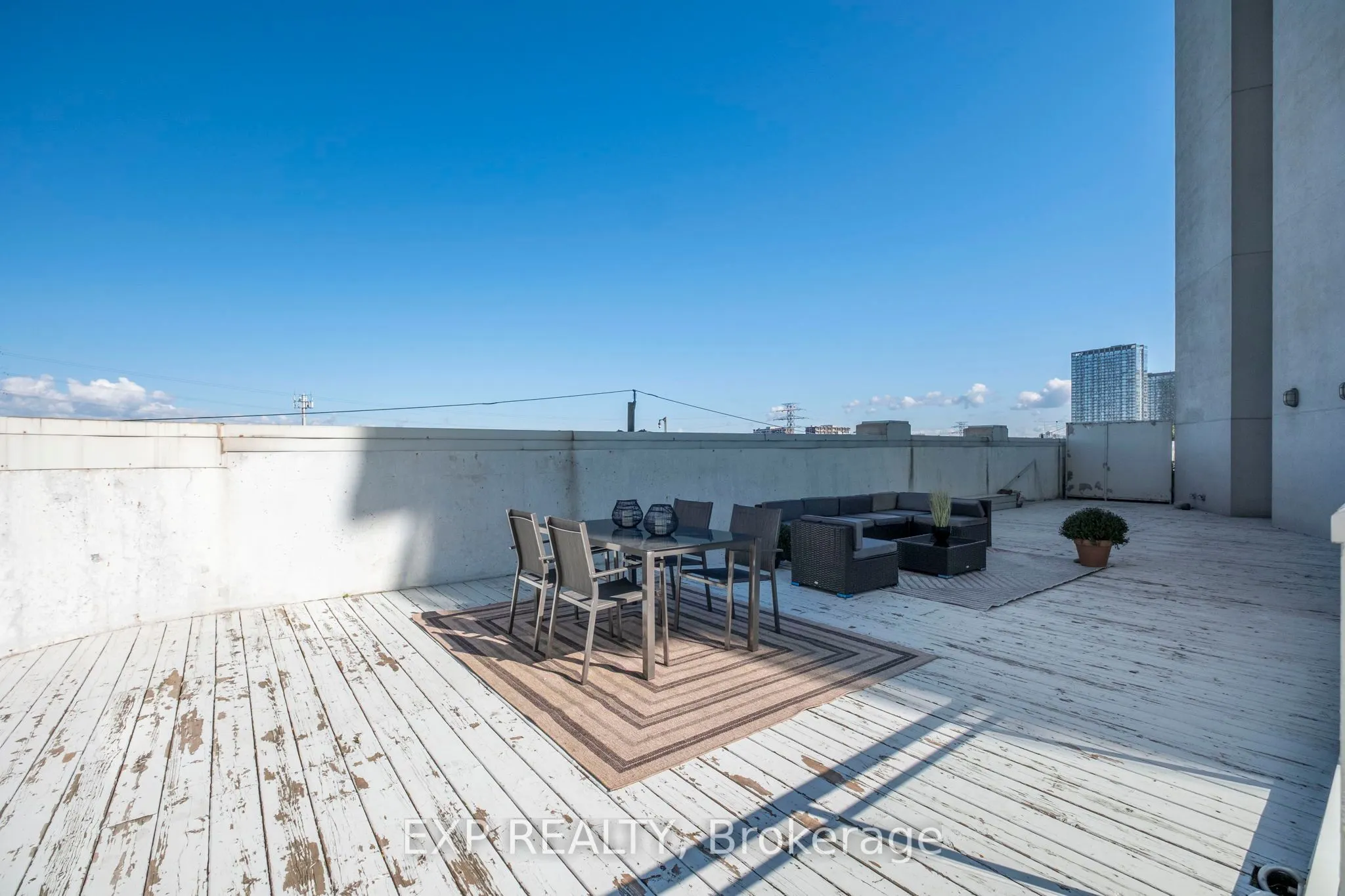 2067 lake shore Boulevard, #9