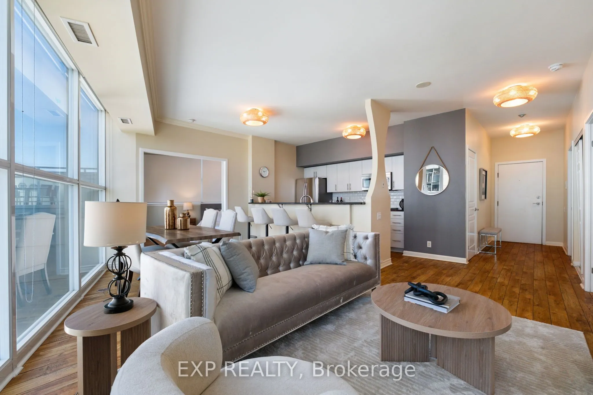 2067 lake shore Boulevard, #9