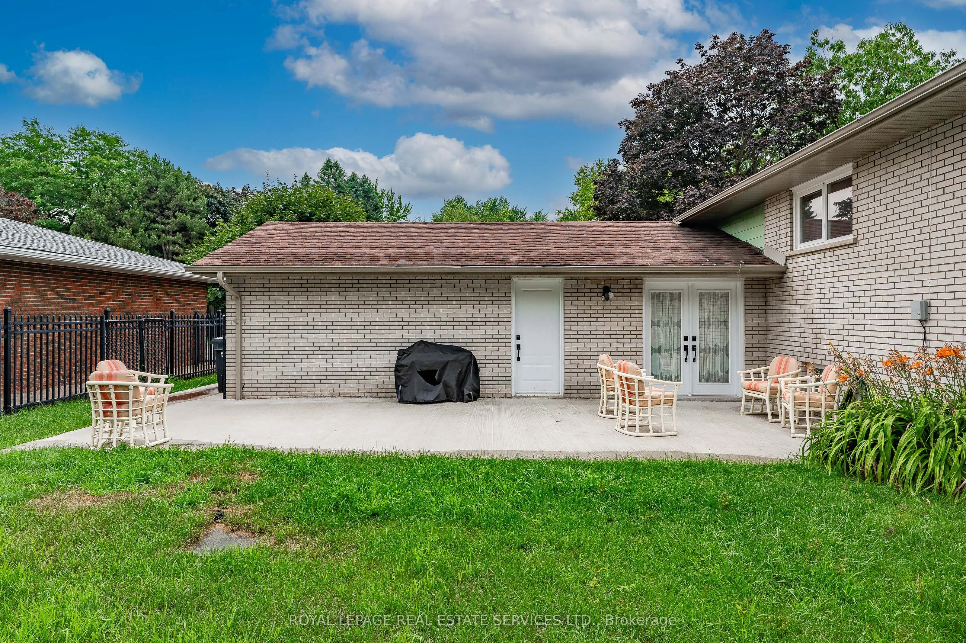 23 Hillside Drive