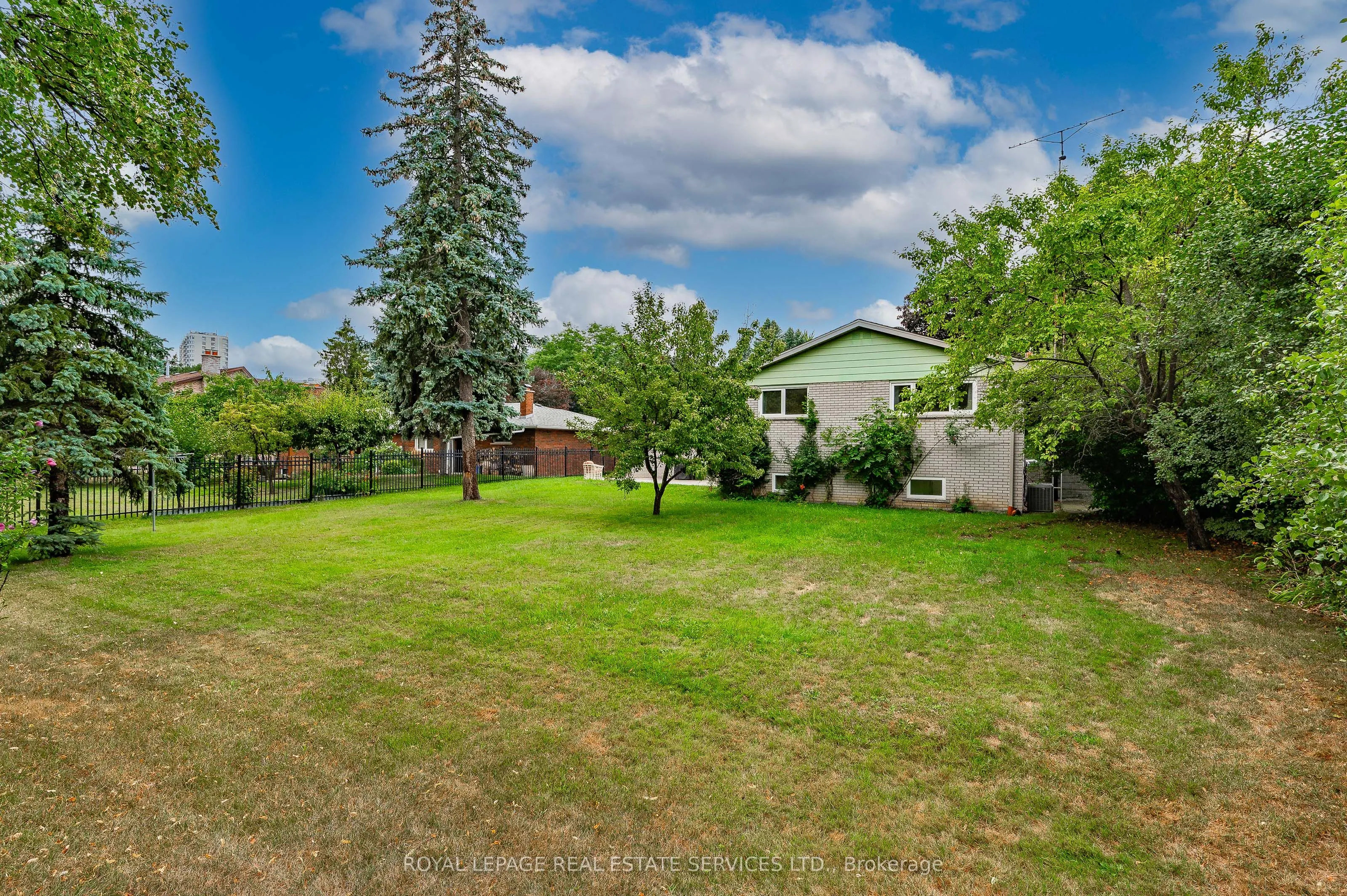 23 Hillside Drive