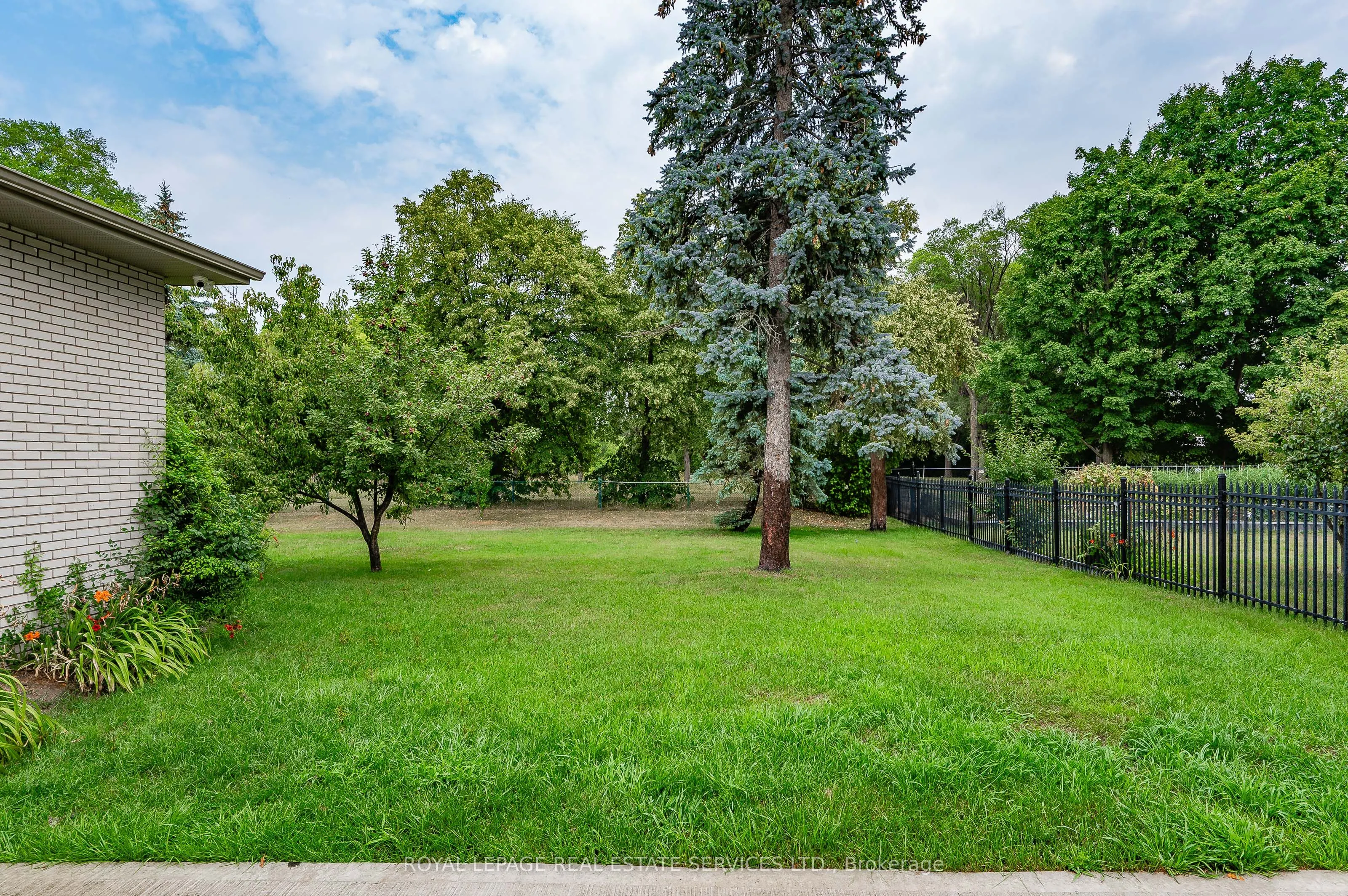 23 Hillside Drive