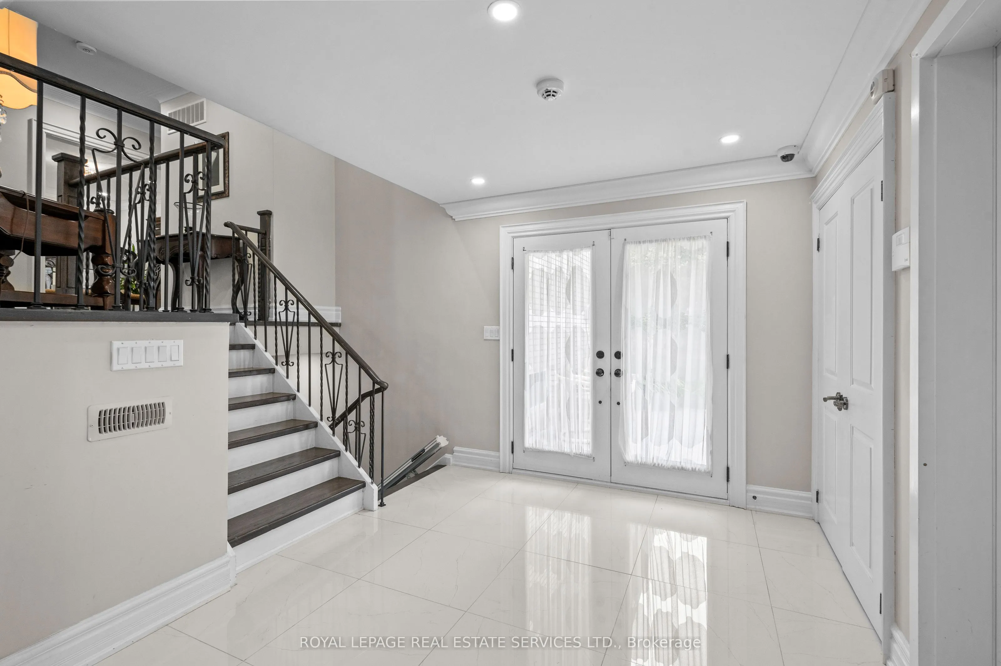 23 Hillside Drive