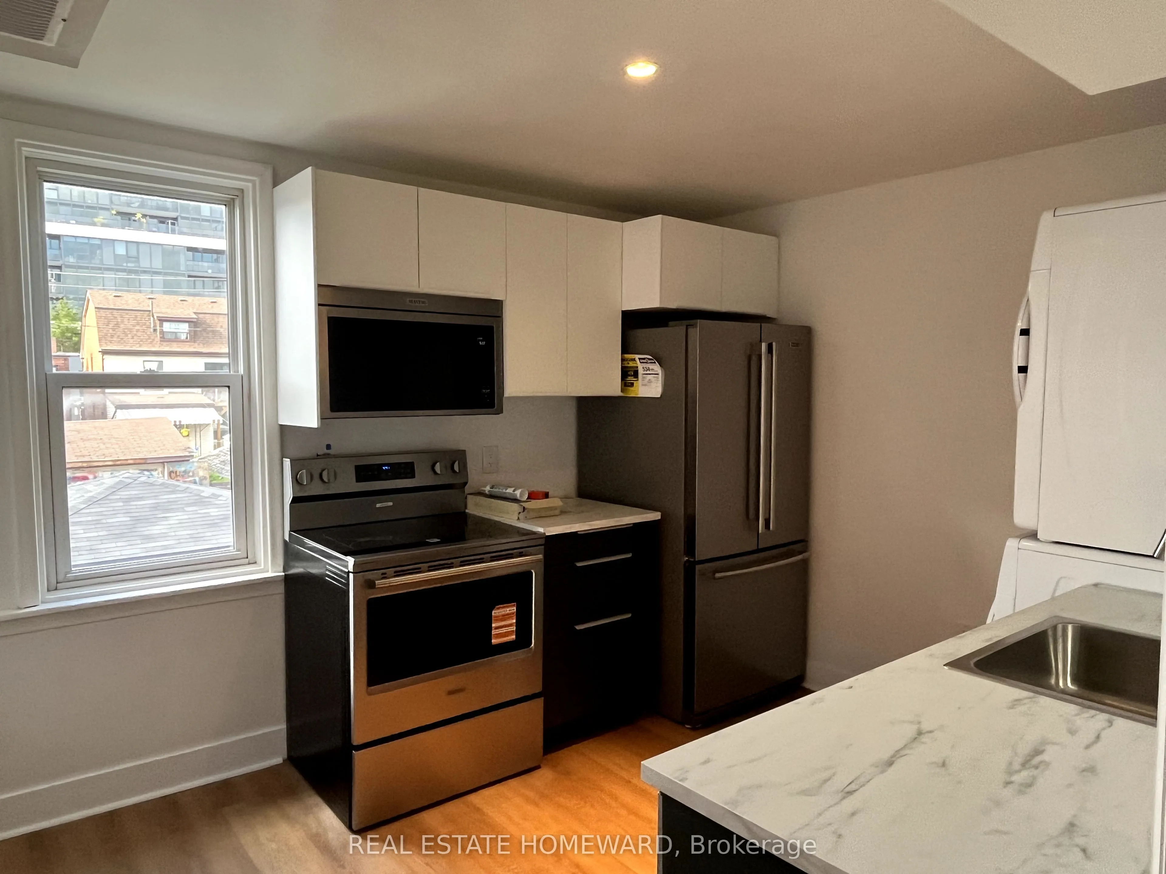 66 Melville Avenue, #UPPER