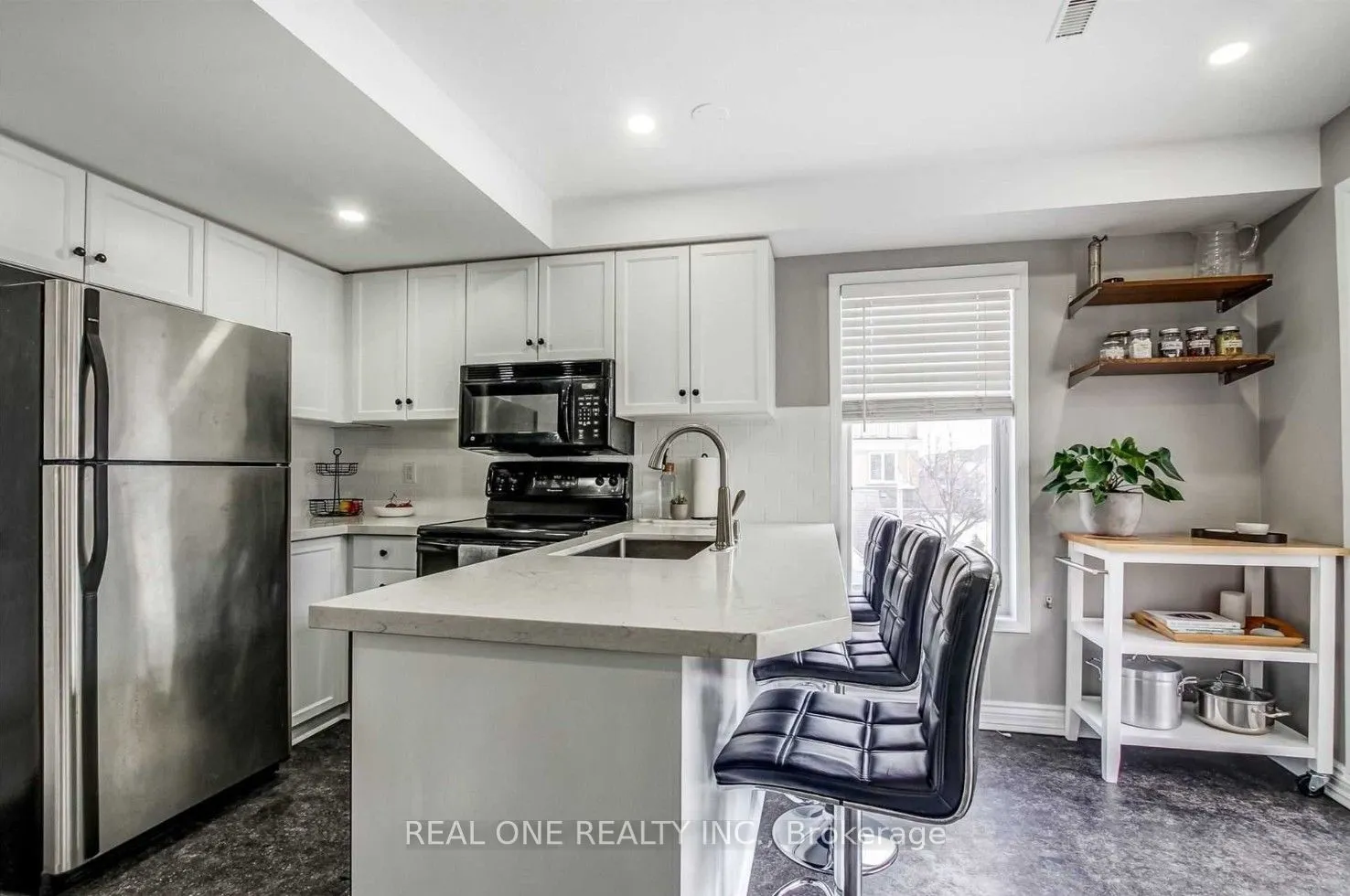 2400 Munn's Avenue, #D