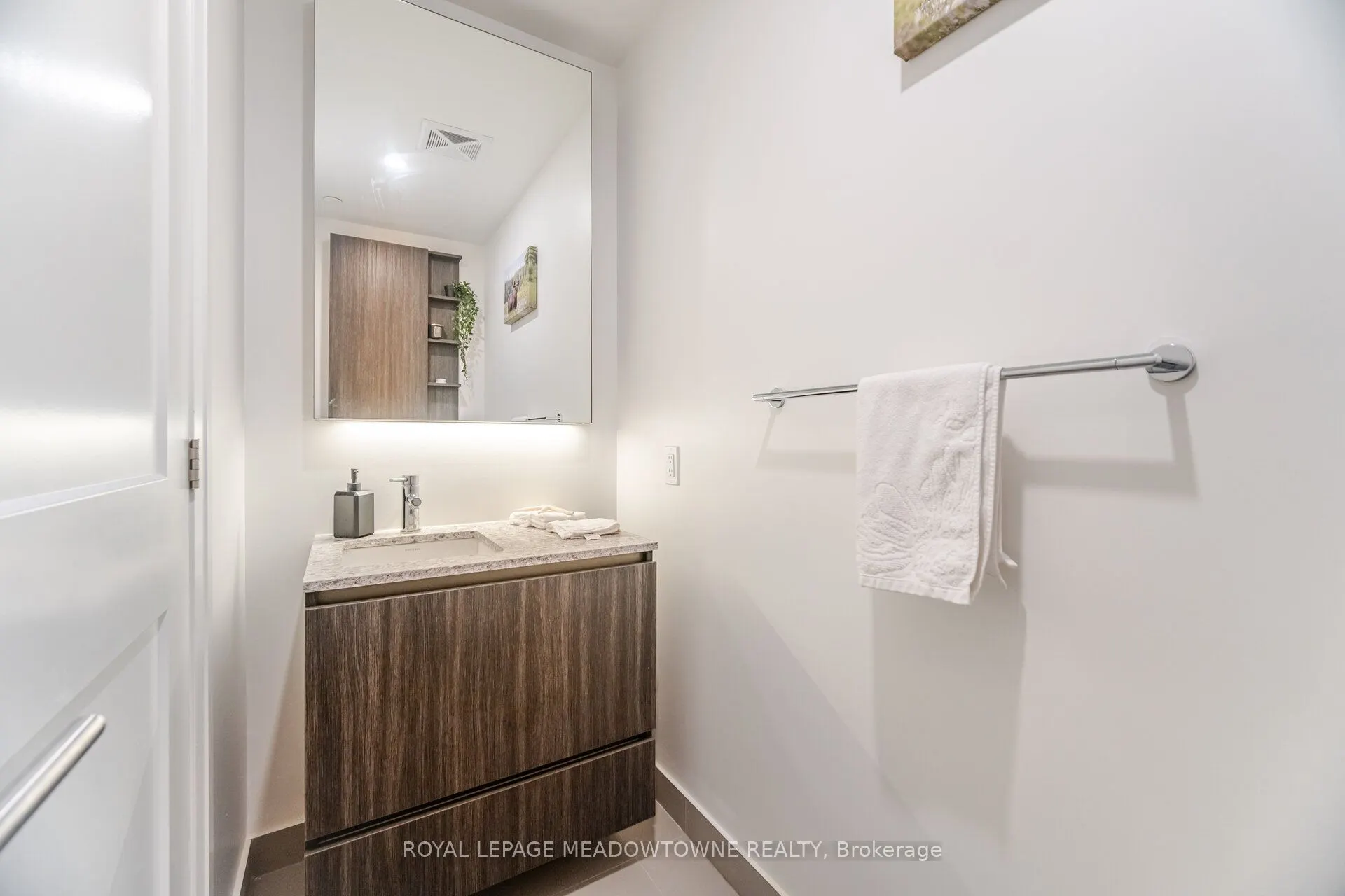21 Park Street E, #307