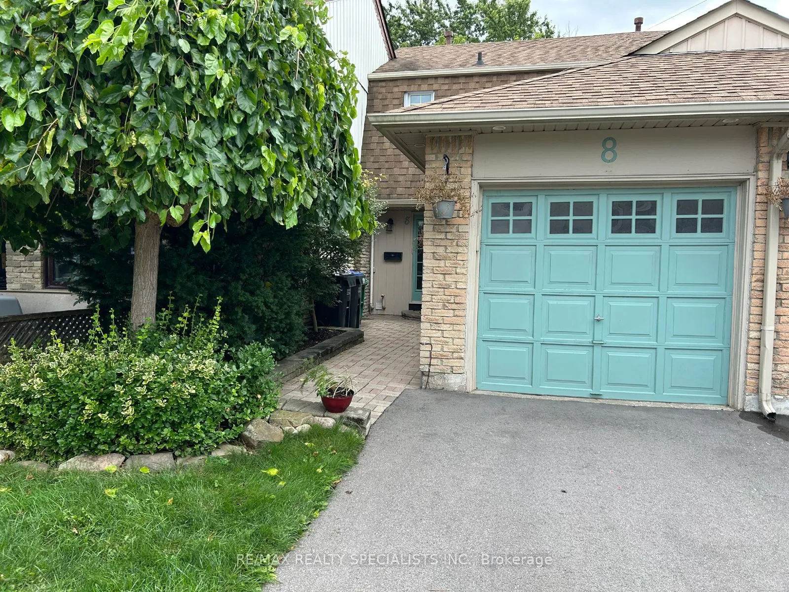 8 Pontiac Court