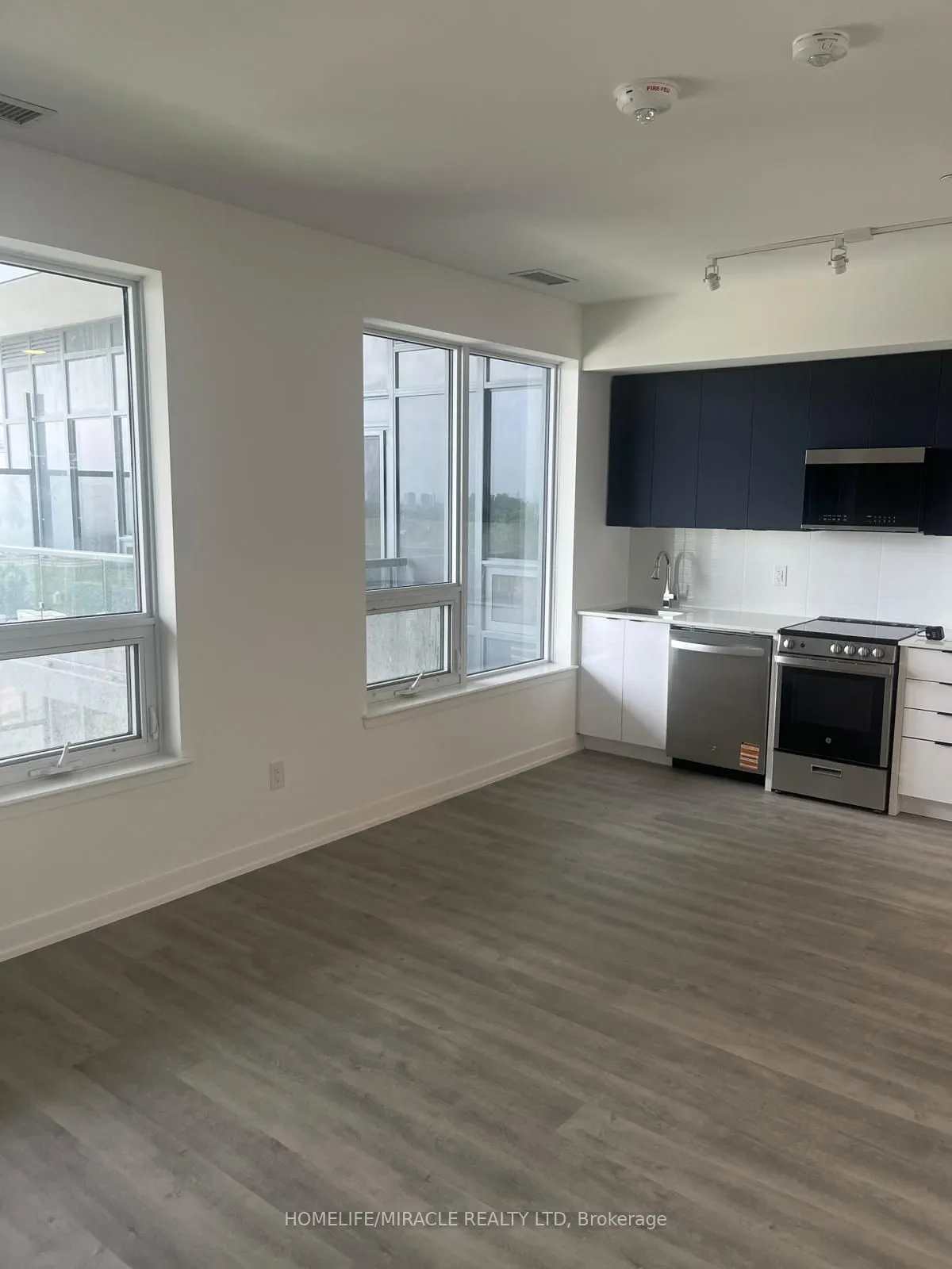 5105 Hurontario Street, #639