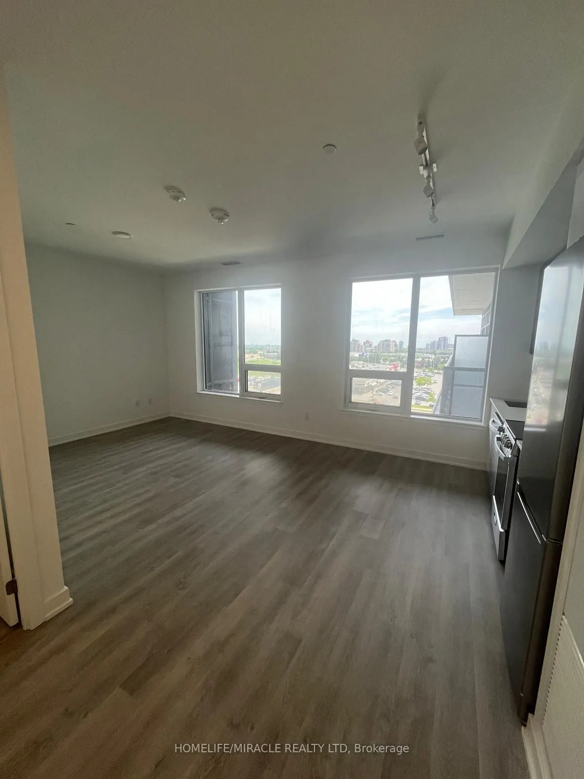 5105 Hurontario Street, #639