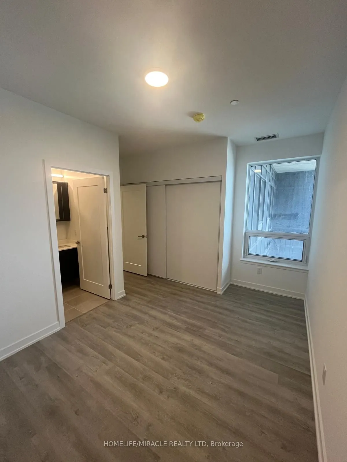 5105 Hurontario Street, #639
