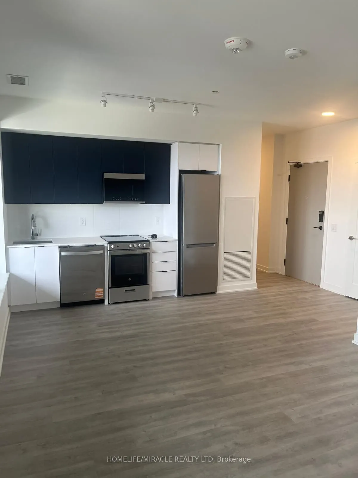 5105 Hurontario Street, #639