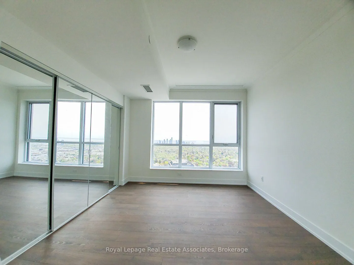 5 Mabelle Avenue, #4028