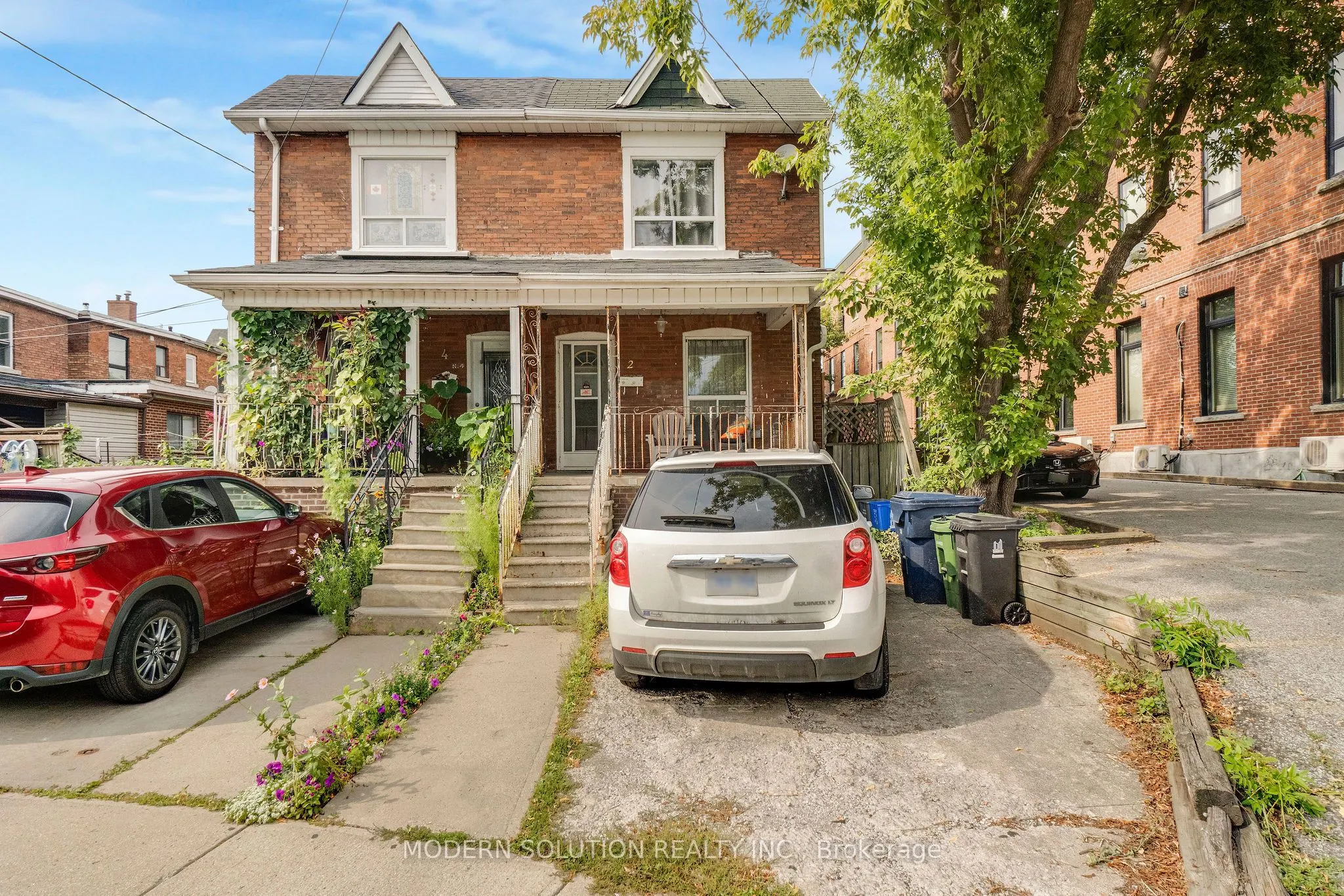 2 Rockwell Avenue