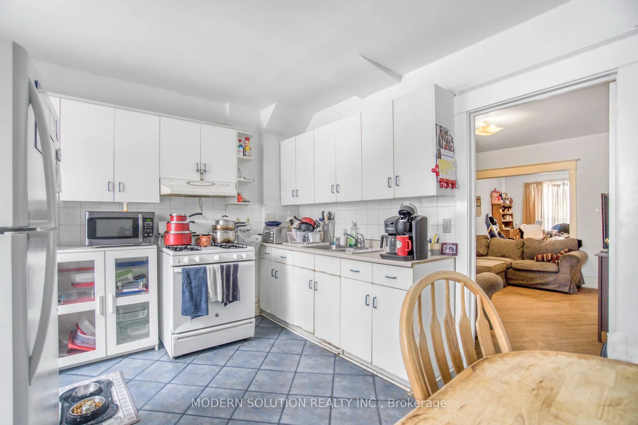 2 Rockwell Avenue