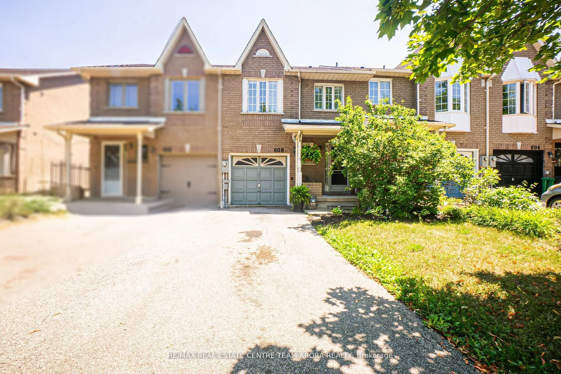 608 Lumberton Crescent