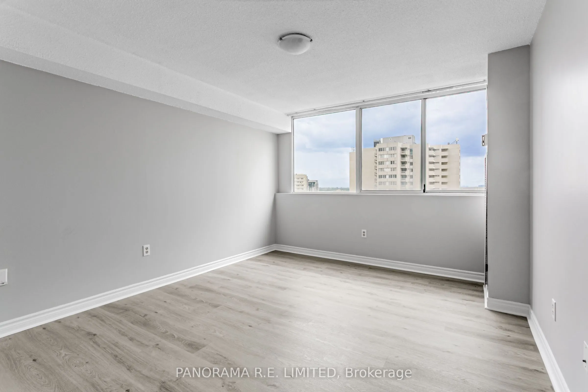 3590 Kaneff Crescent, #1904