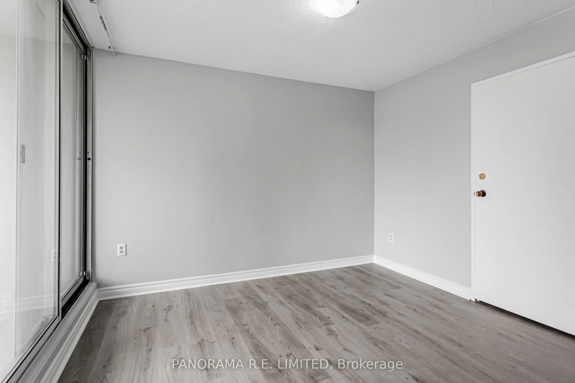 3590 Kaneff Crescent, #1904