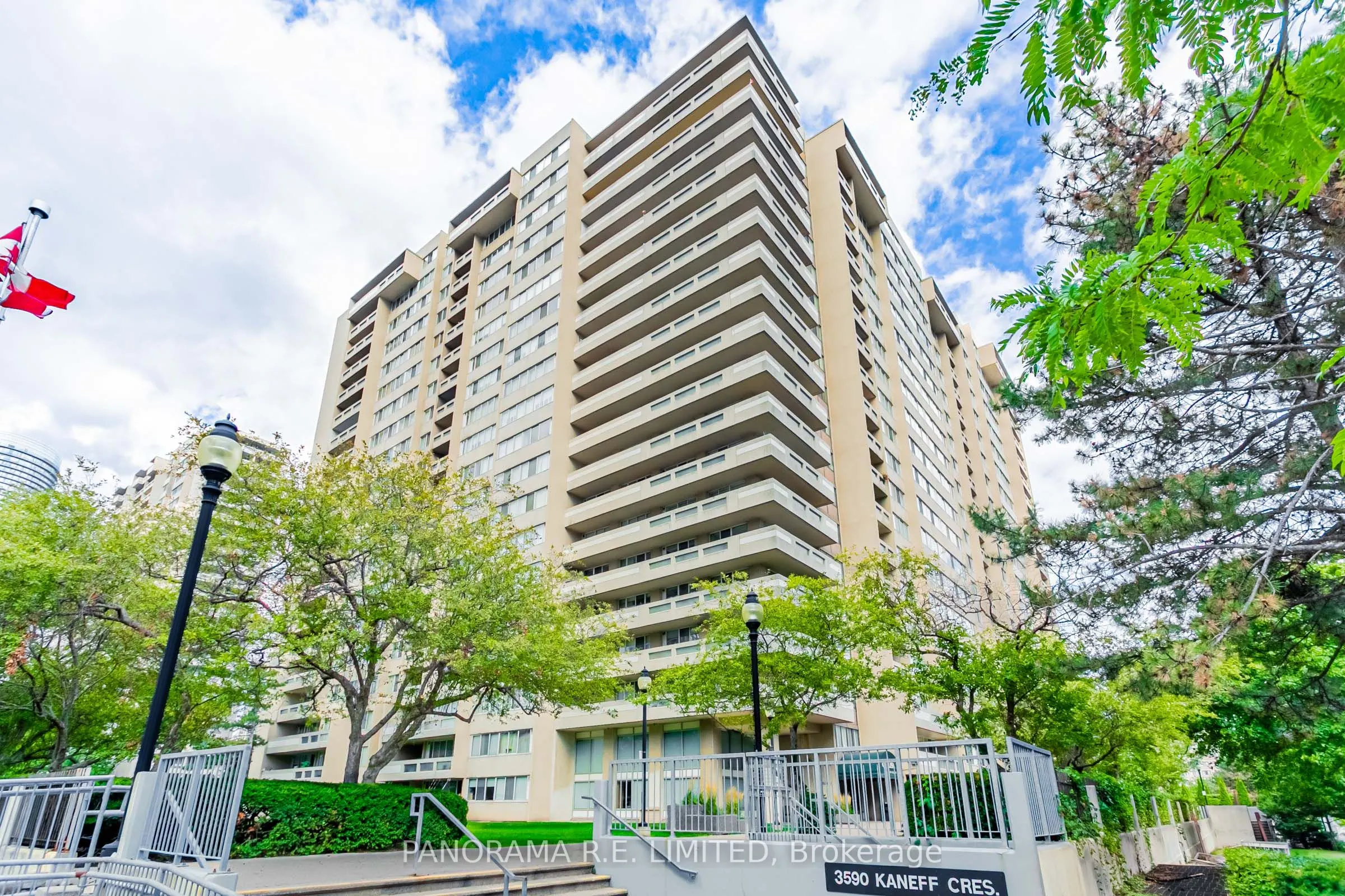 3590 Kaneff Crescent, #1904