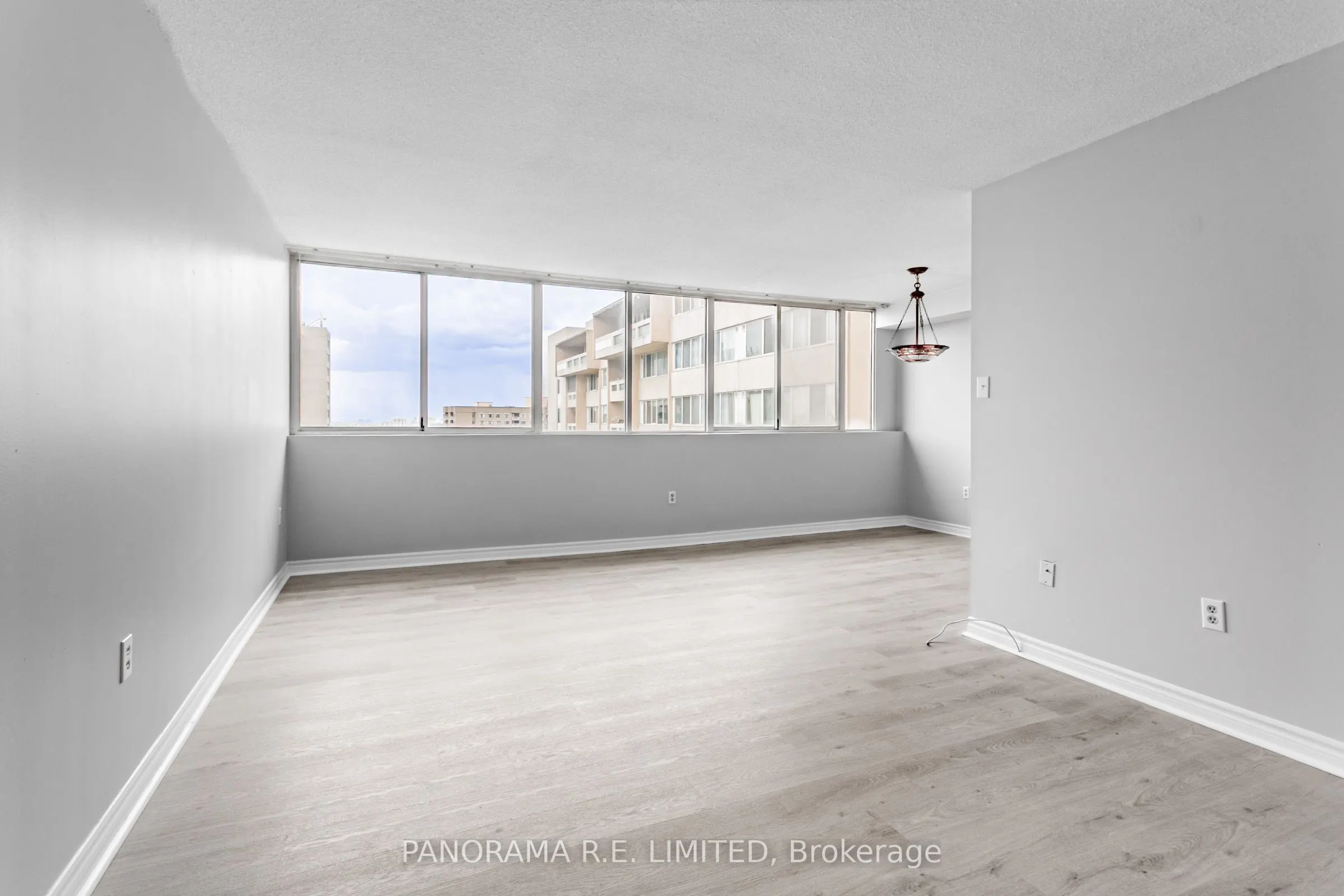 3590 Kaneff Crescent, #1904