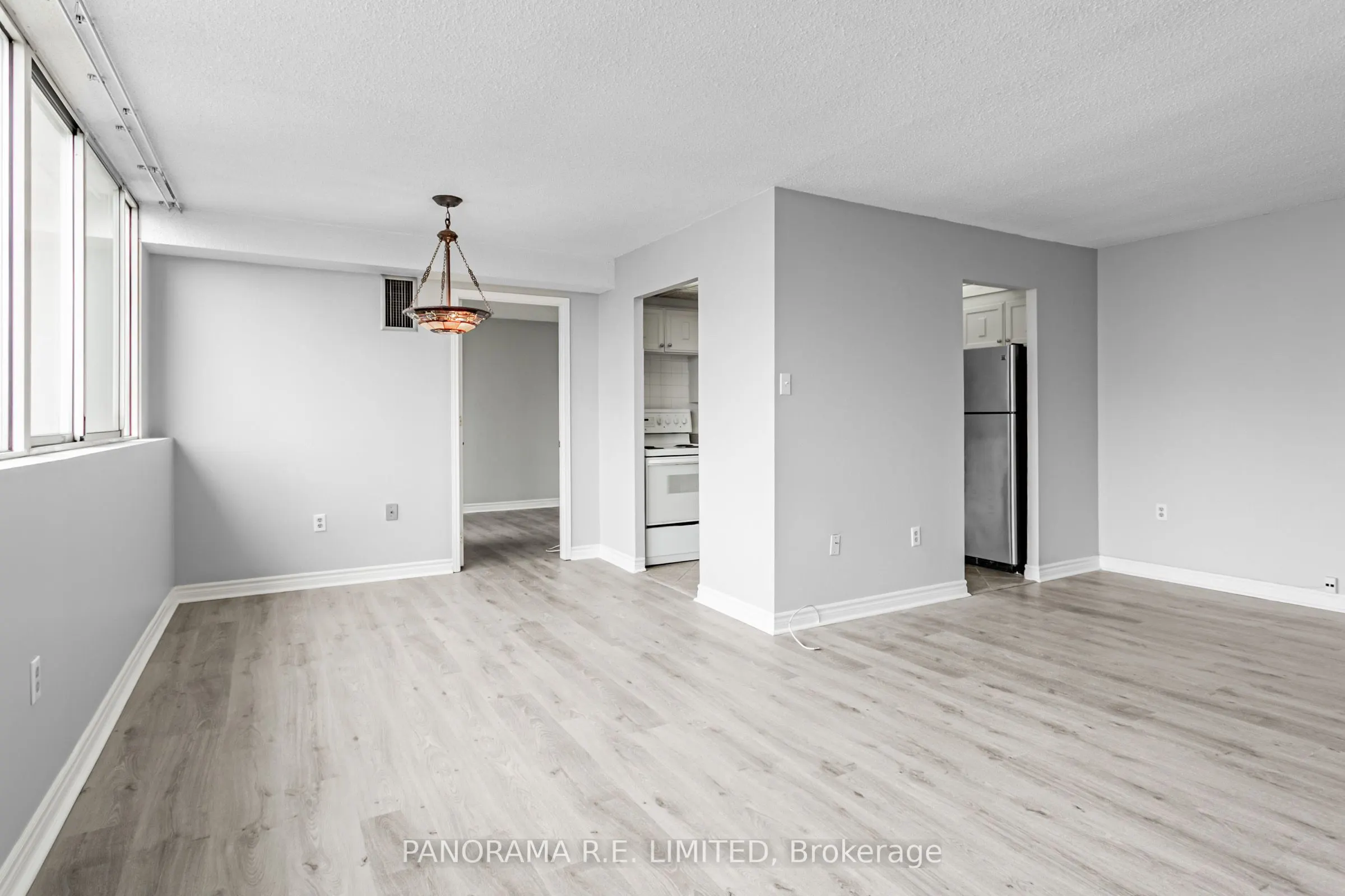 3590 Kaneff Crescent, #1904