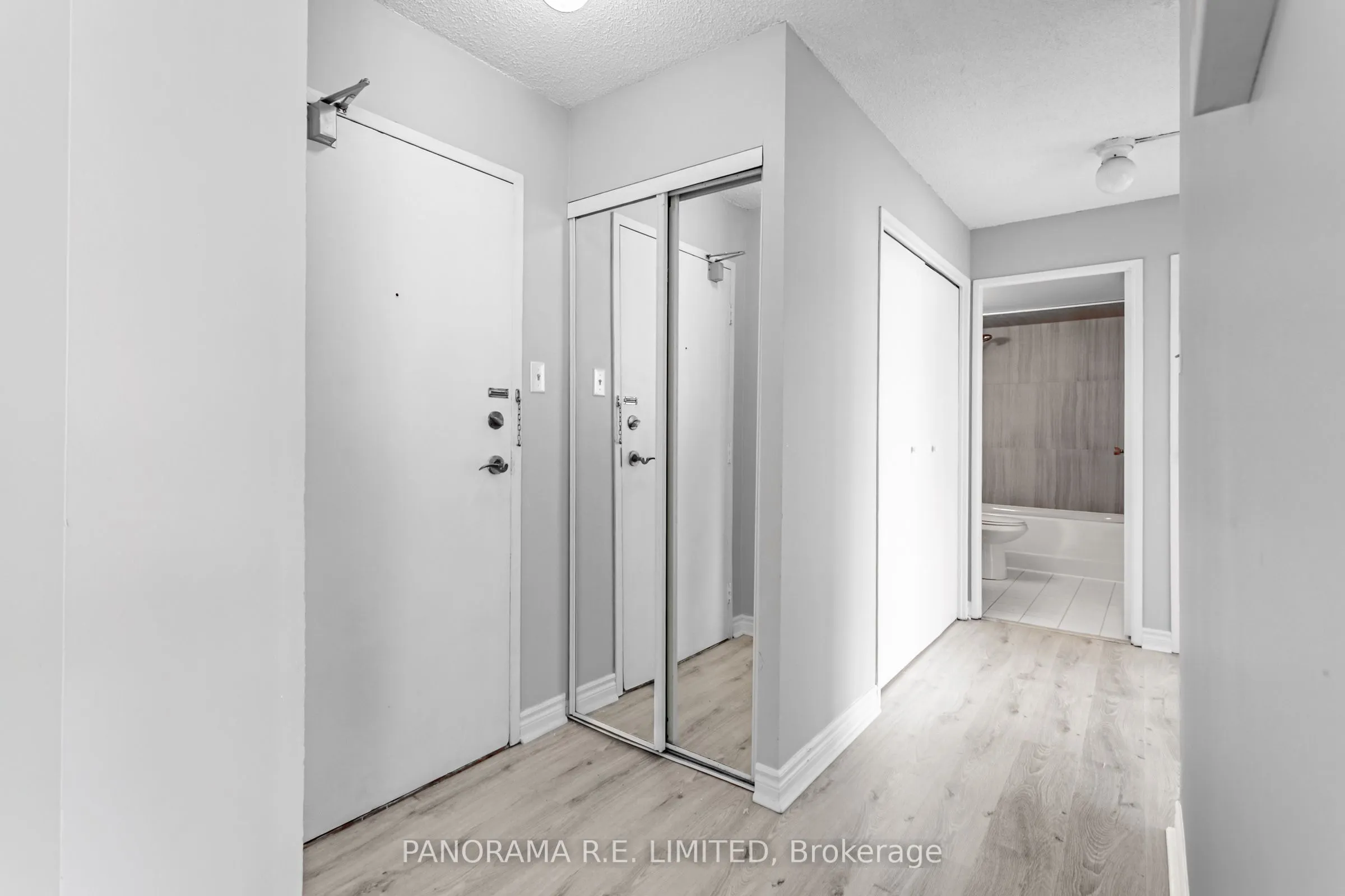 3590 Kaneff Crescent, #1904