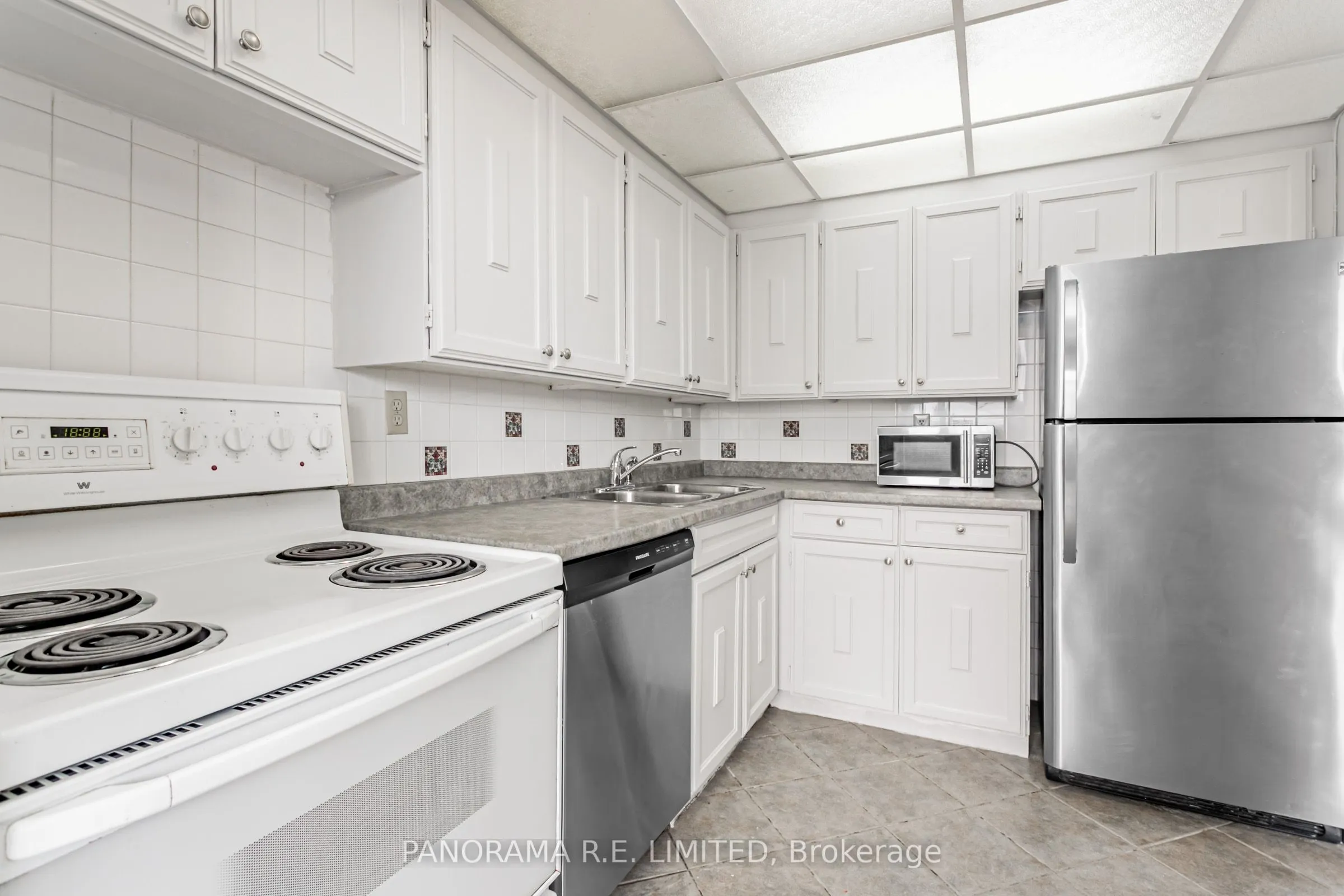 3590 Kaneff Crescent, #1904
