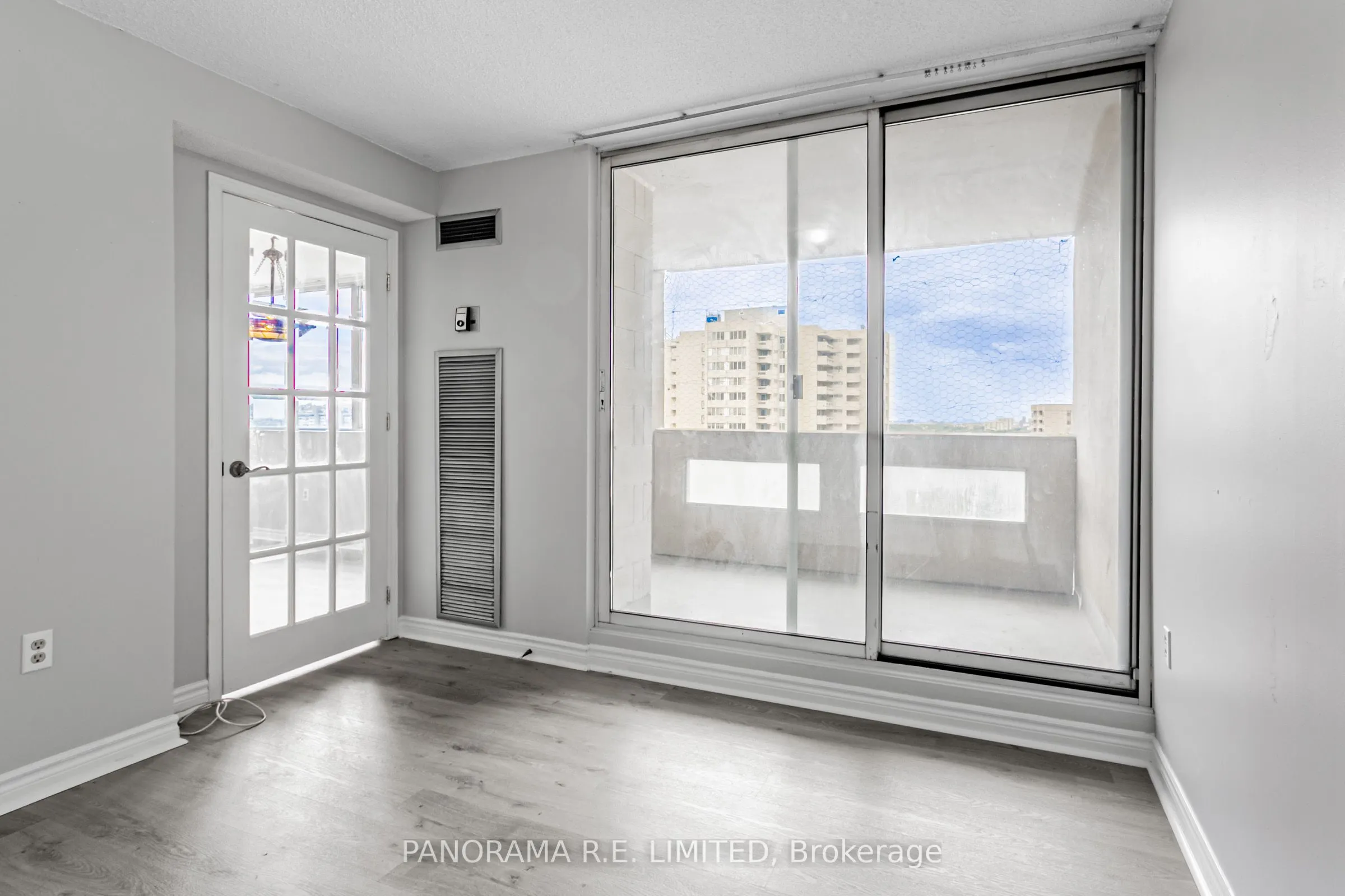 3590 Kaneff Crescent, #1904